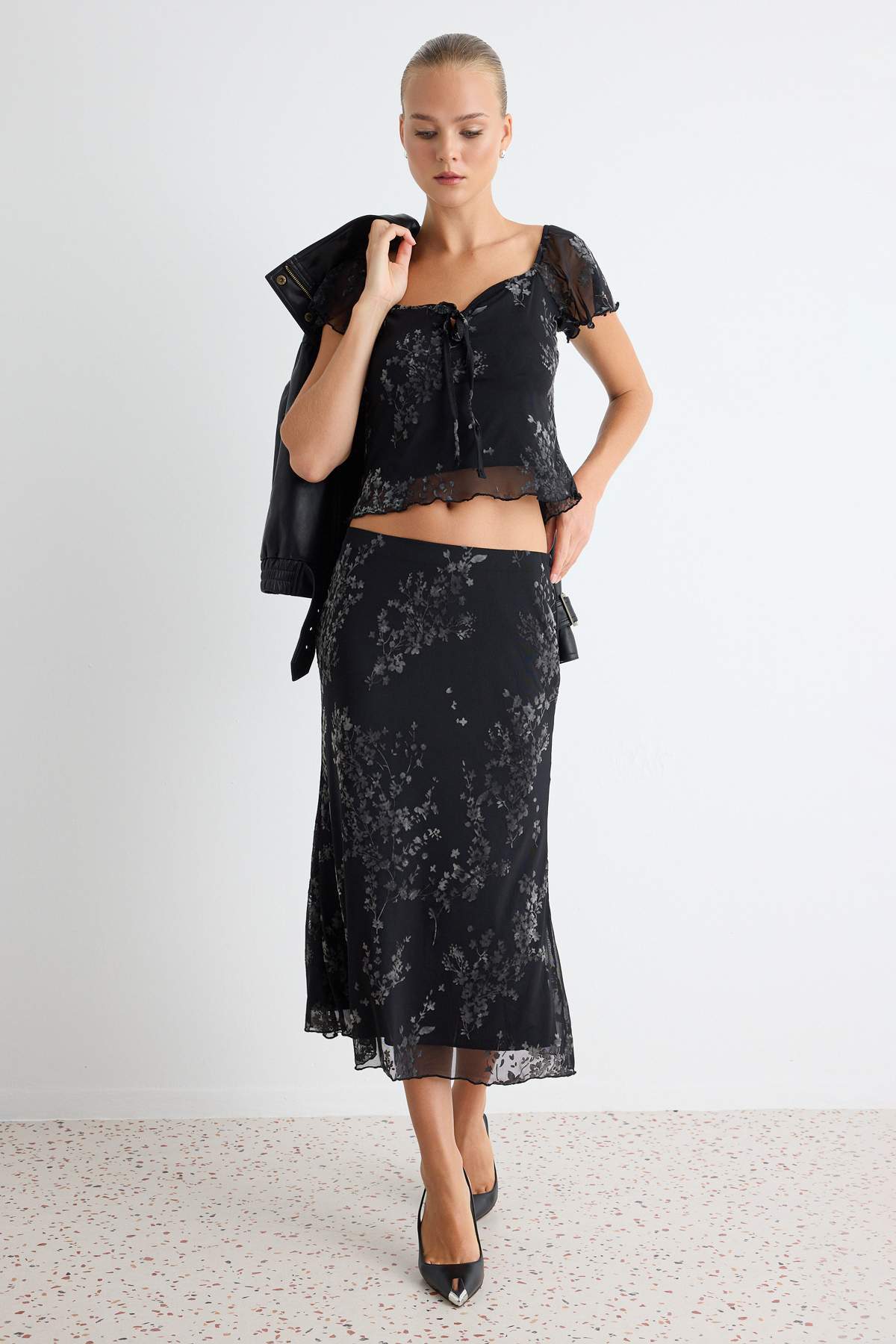 2-Piece Sweetheart Neck Tie Detail Fitted Midi Co-ord