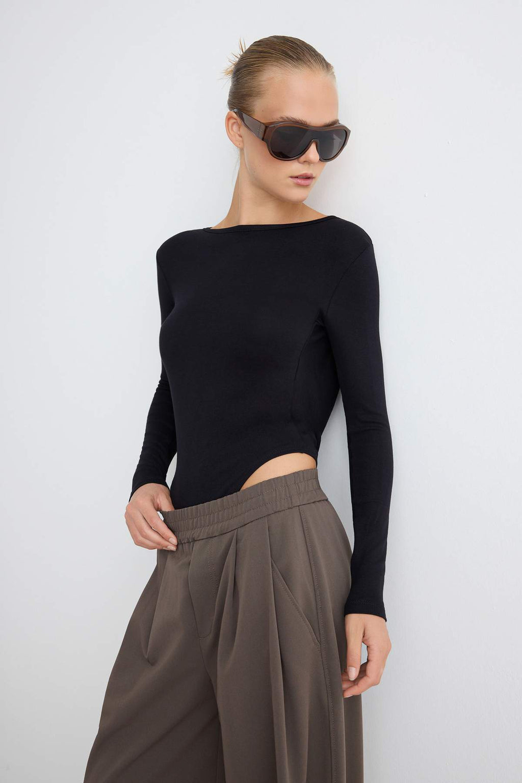 Fitted Boat Neck Long Sleeve Back Detail Body