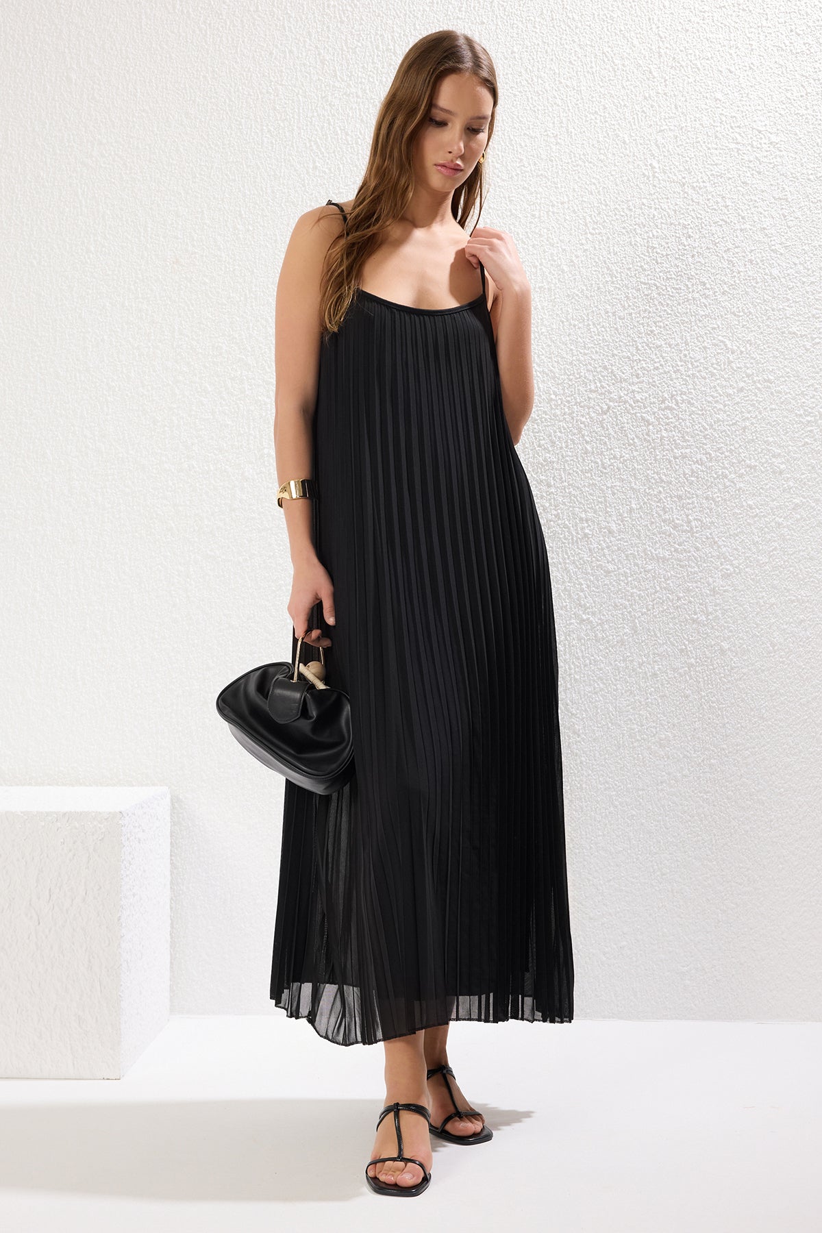 Halter Neck Sleeveless Pleated Maxi Dress