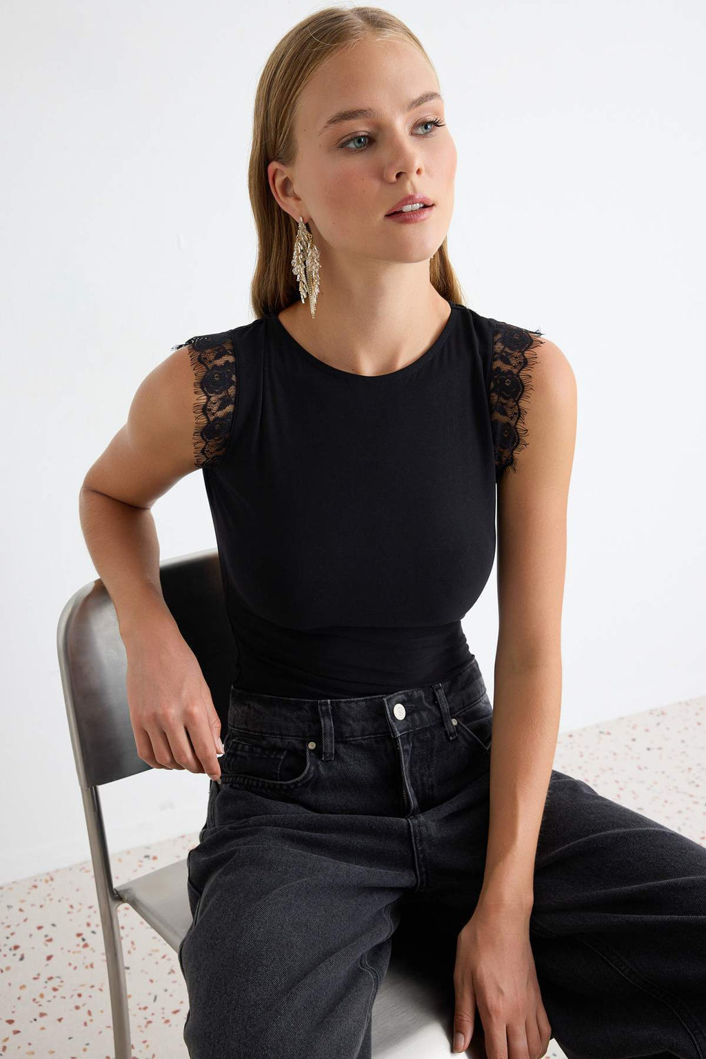 Crew Neck Sleeveless Fitted Body