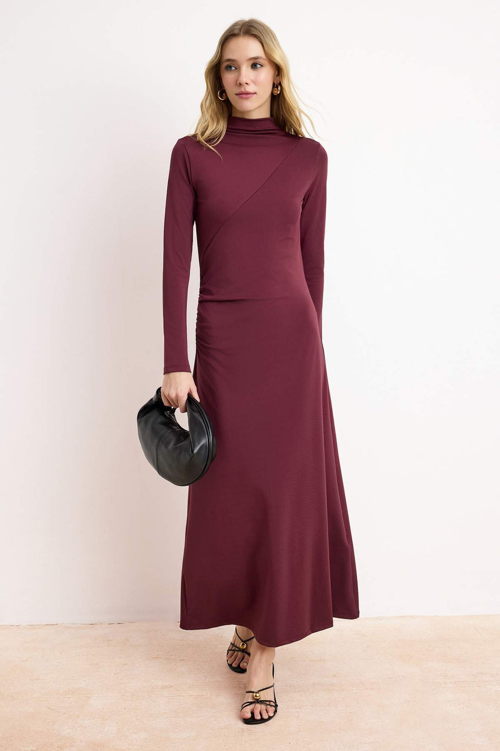 Round Neck Long Sleeve Ruched Detail Bodycon Maxi Dress