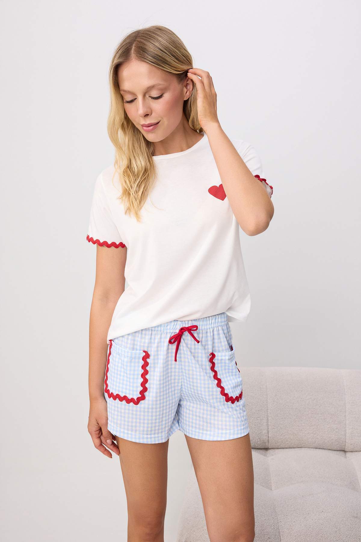 Crew Neck Short Sleeve Heart Detail Pyjama Set