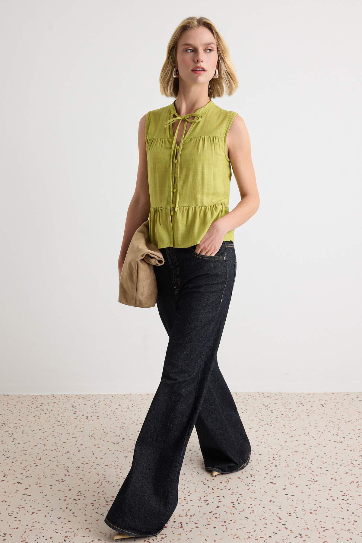 Sleeveless Mandarin Collar Relaxed Fit Shirt