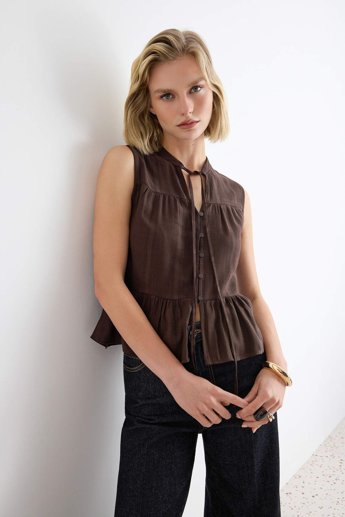 Sleeveless Mandarin Collar Relaxed Fit Shirt
