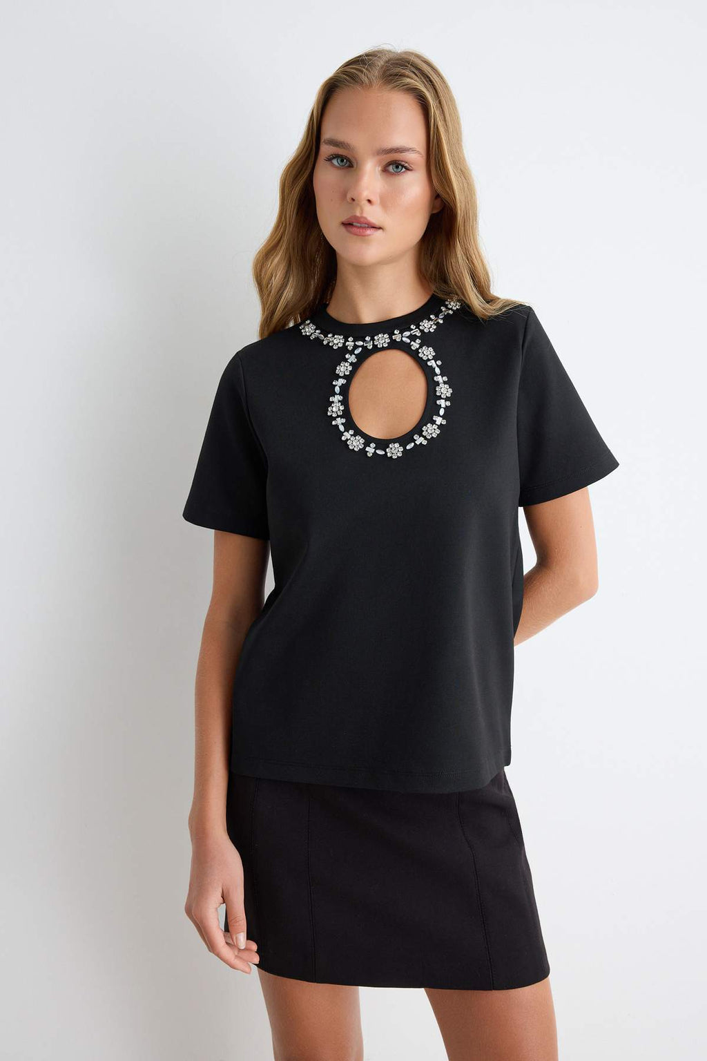 Accessory and Cut Out Detail Regular Fit Short Sleeve T-Shirt