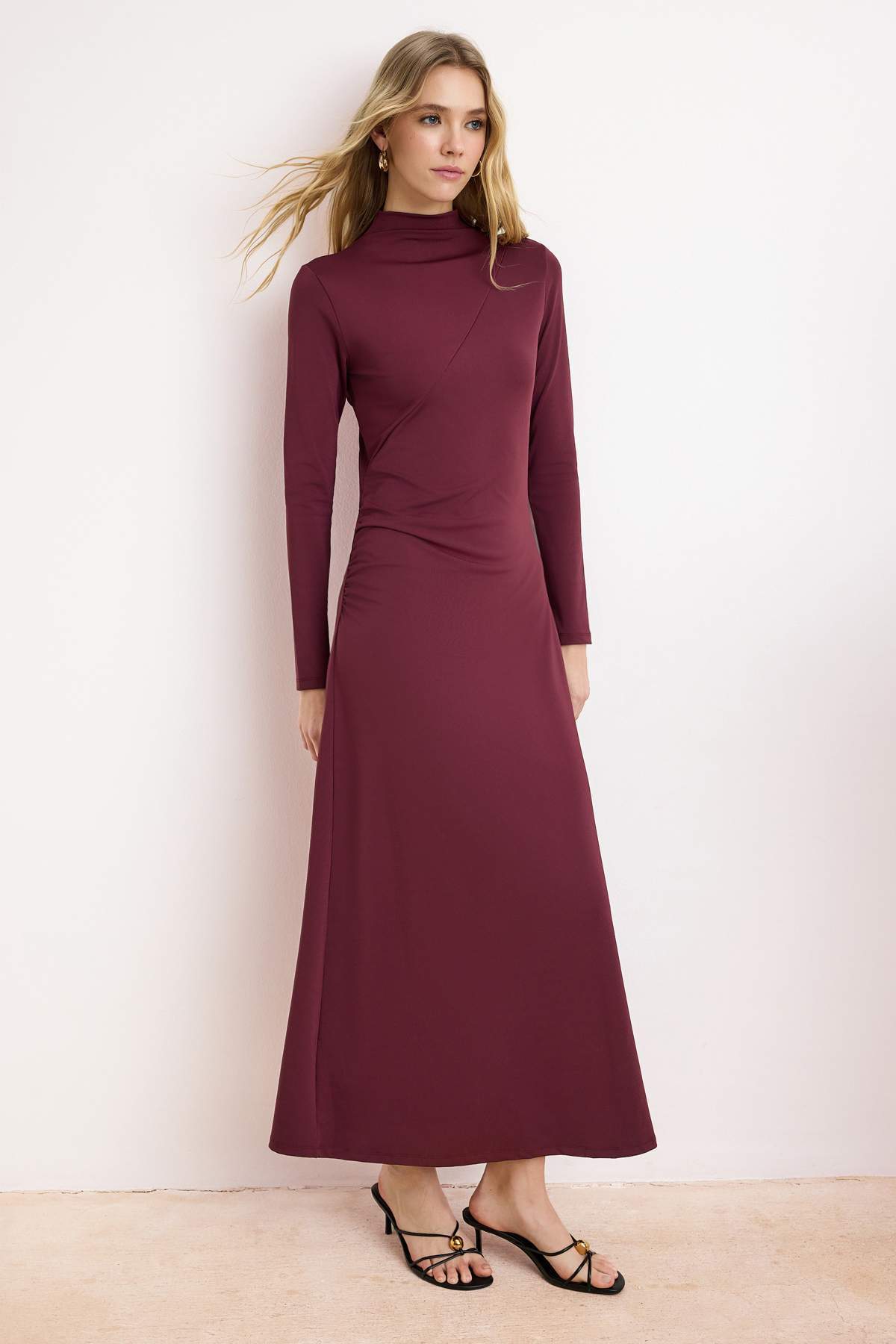 Round Neck Long Sleeve Ruched Detail Bodycon Maxi Dress