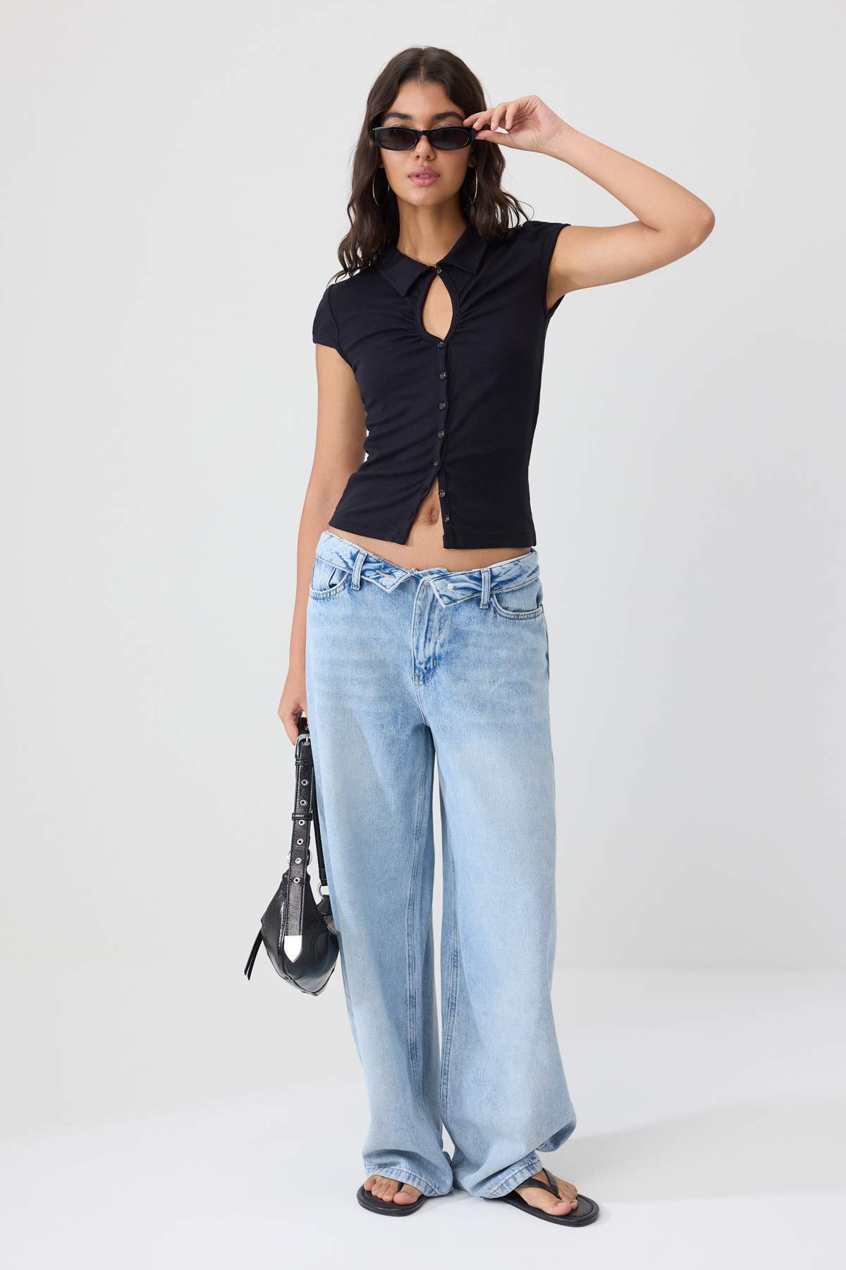 Keyhole Neck Short Sleeve Fitted Knit Blouse