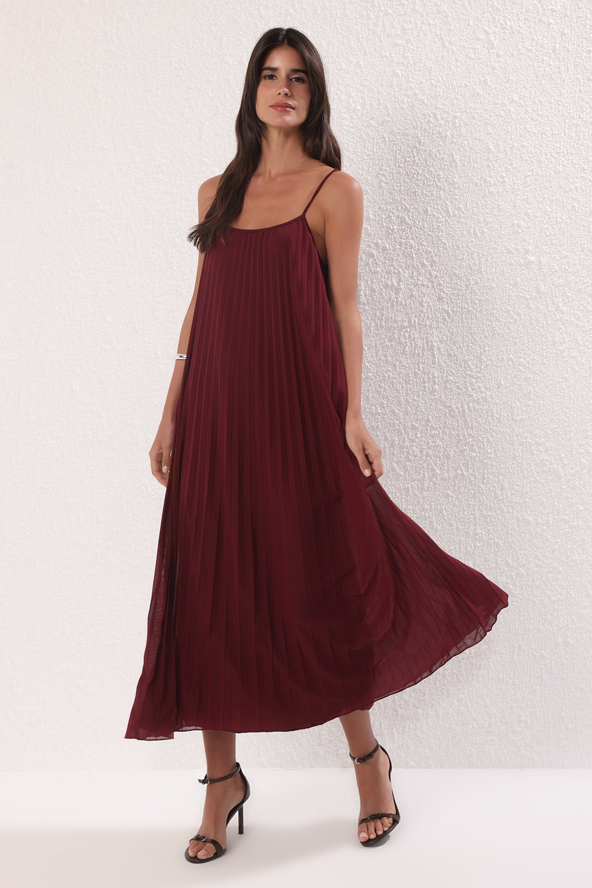 Halter Neck Sleeveless Pleated Maxi Dress