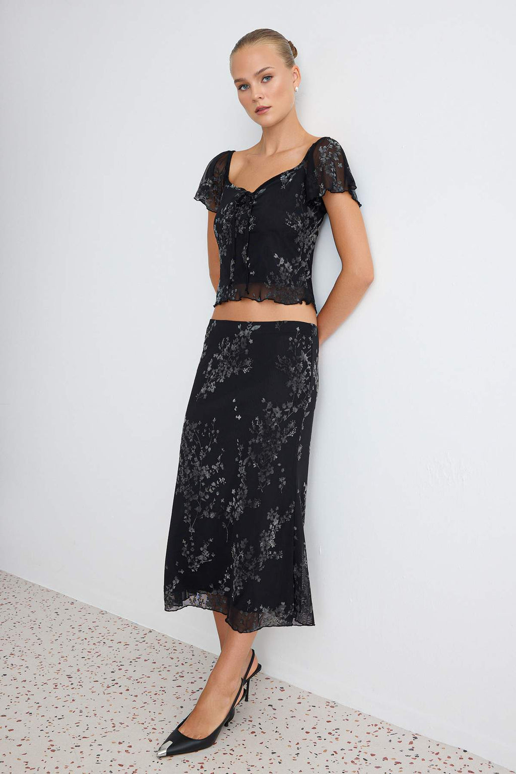 2-Piece Sweetheart Neck Tie Detail Fitted Midi Co-ord