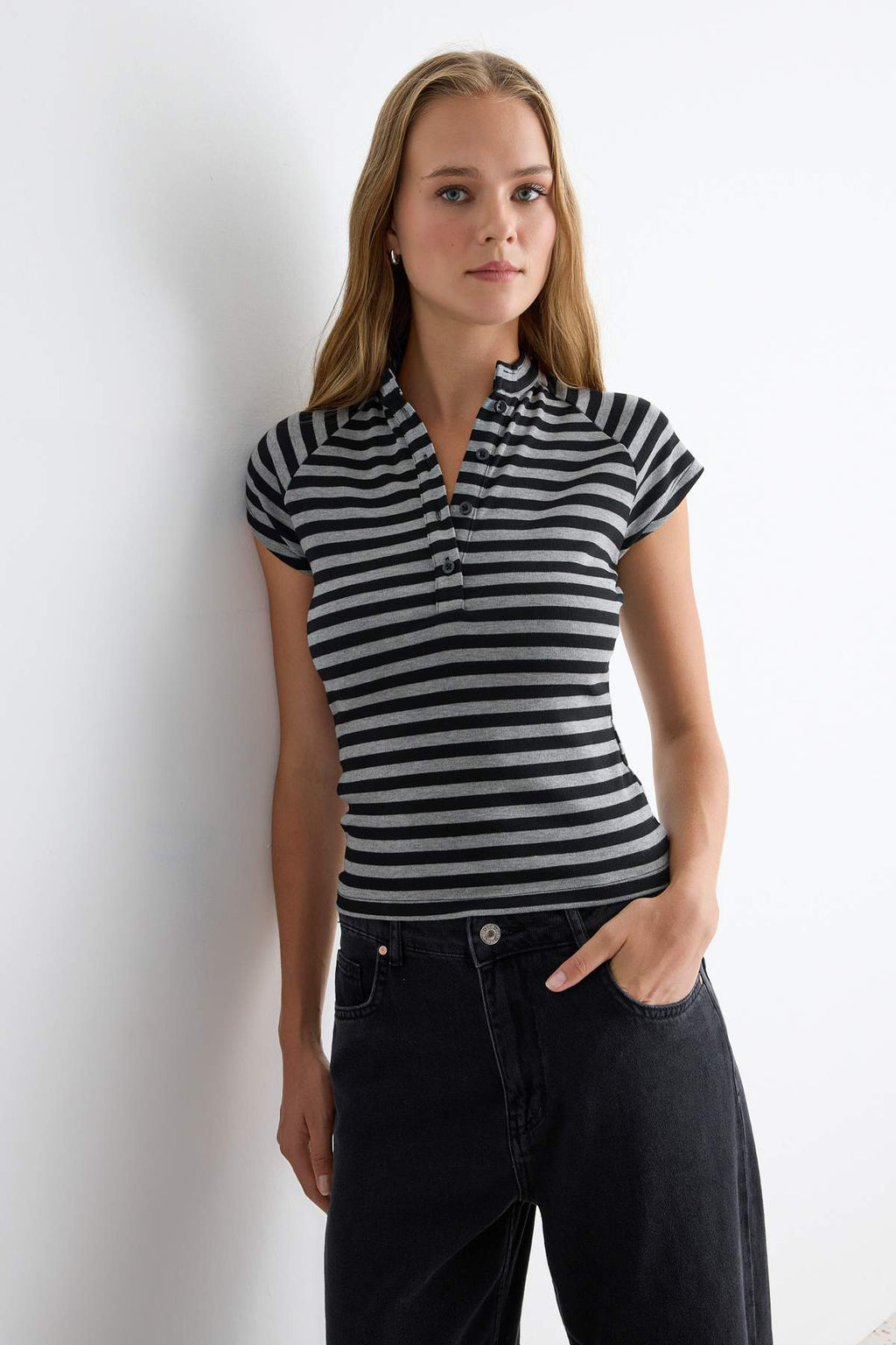Fitted Mandarin Collar Raglan Short Sleeve Ribbed Blouse