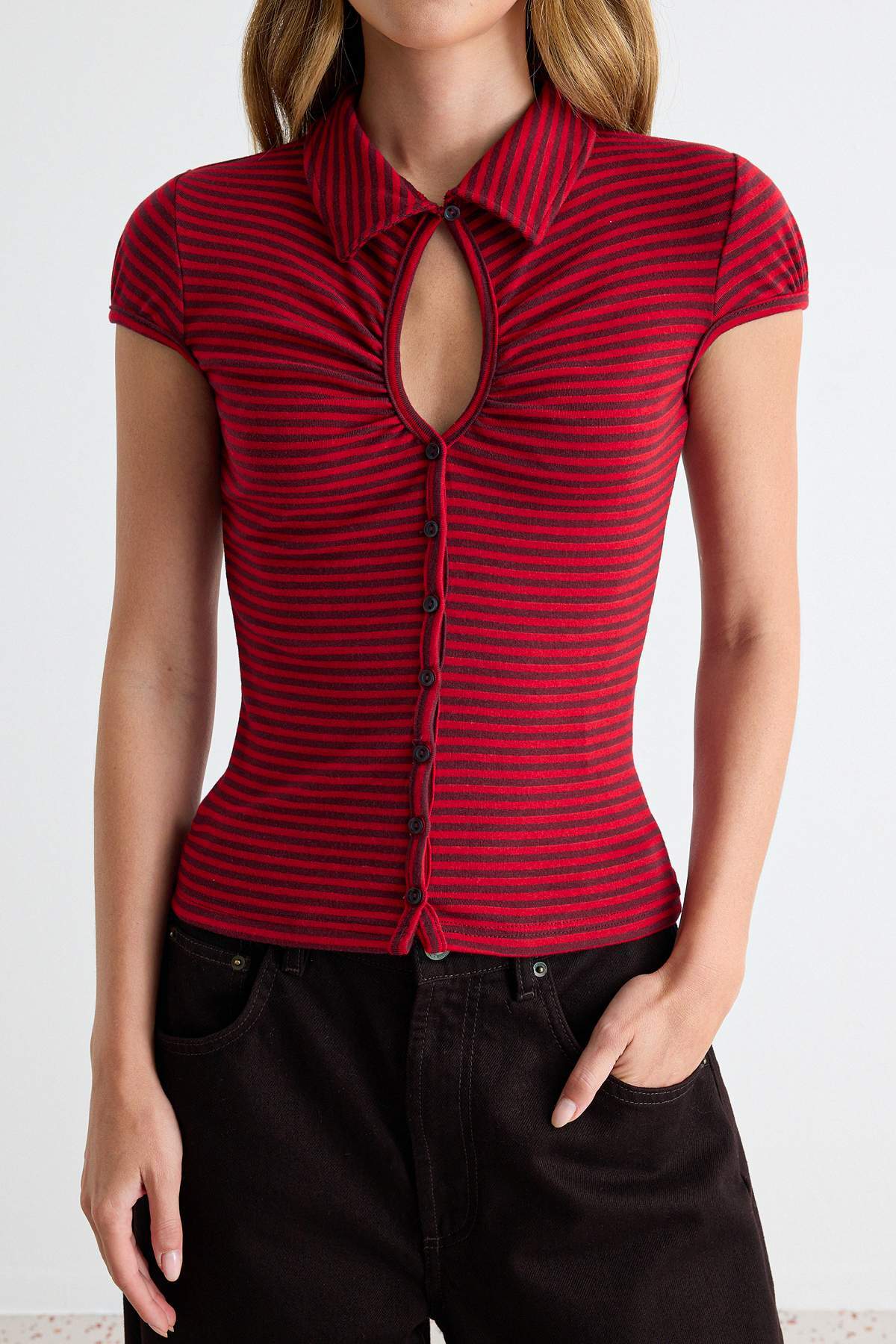 Keyhole Neck Short Sleeve Fitted Knit Blouse