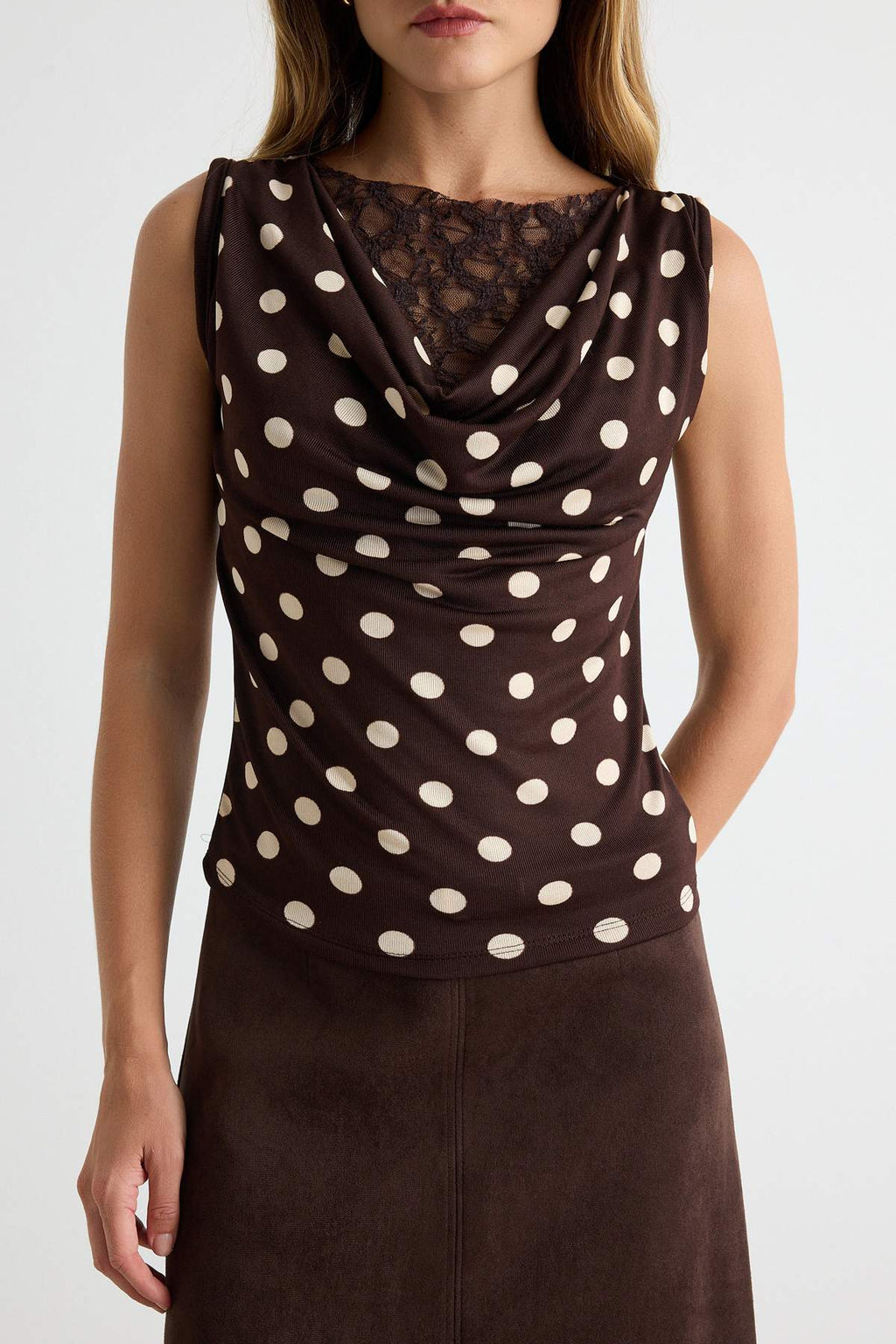 Fitted Scoop Neck Sleeveless Lace Detail Knitted Blouse