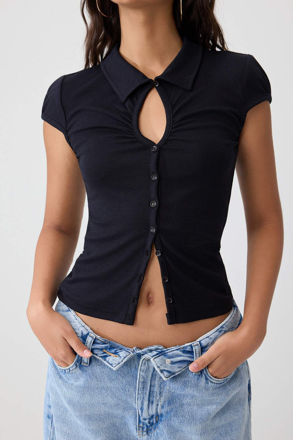 Keyhole Neck Short Sleeve Fitted Knit Blouse