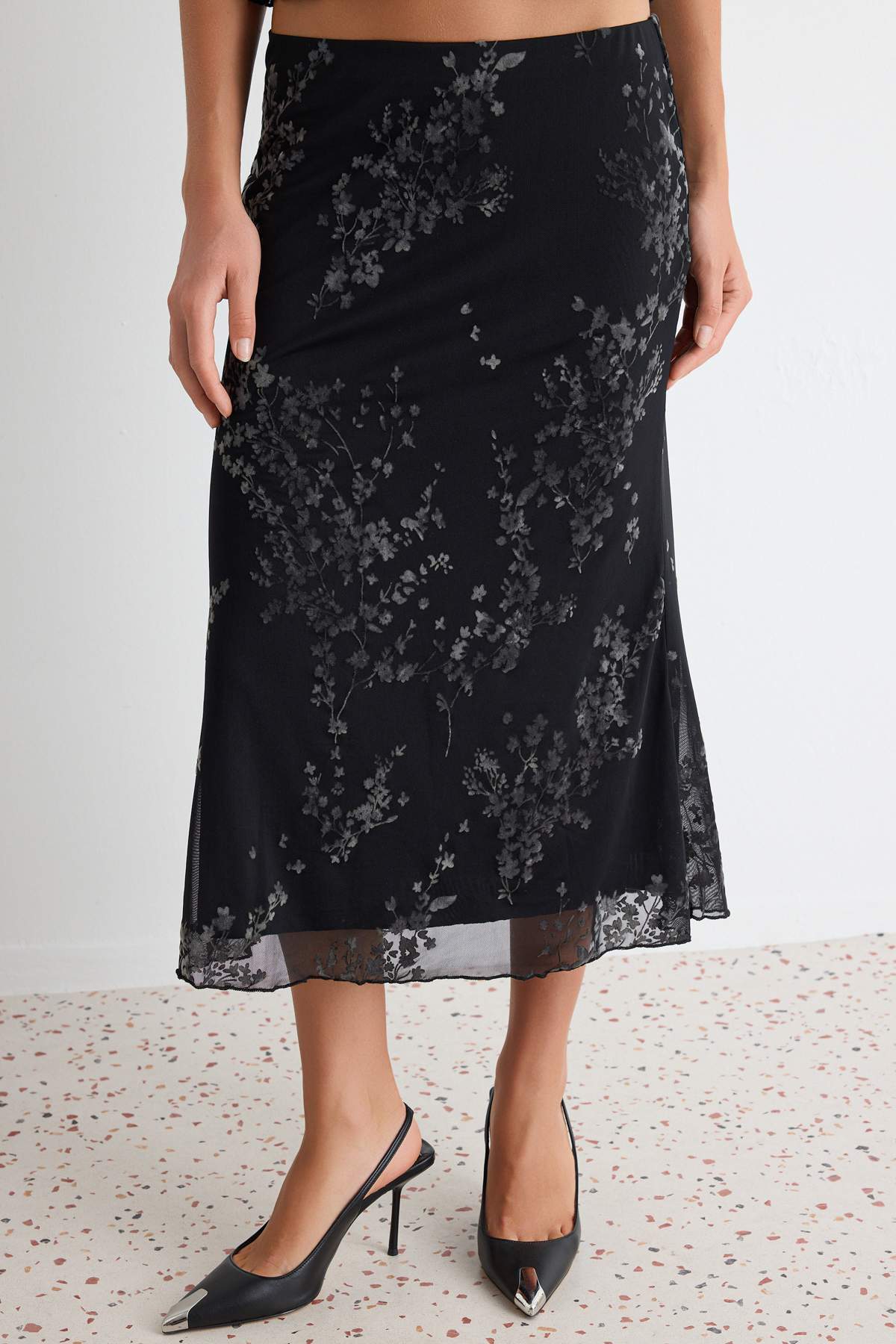 2-Piece Sweetheart Neck Tie Detail Fitted Midi Co-ord