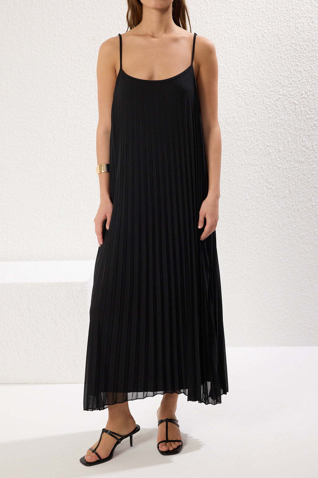 Halter Neck Sleeveless Pleated Maxi Dress