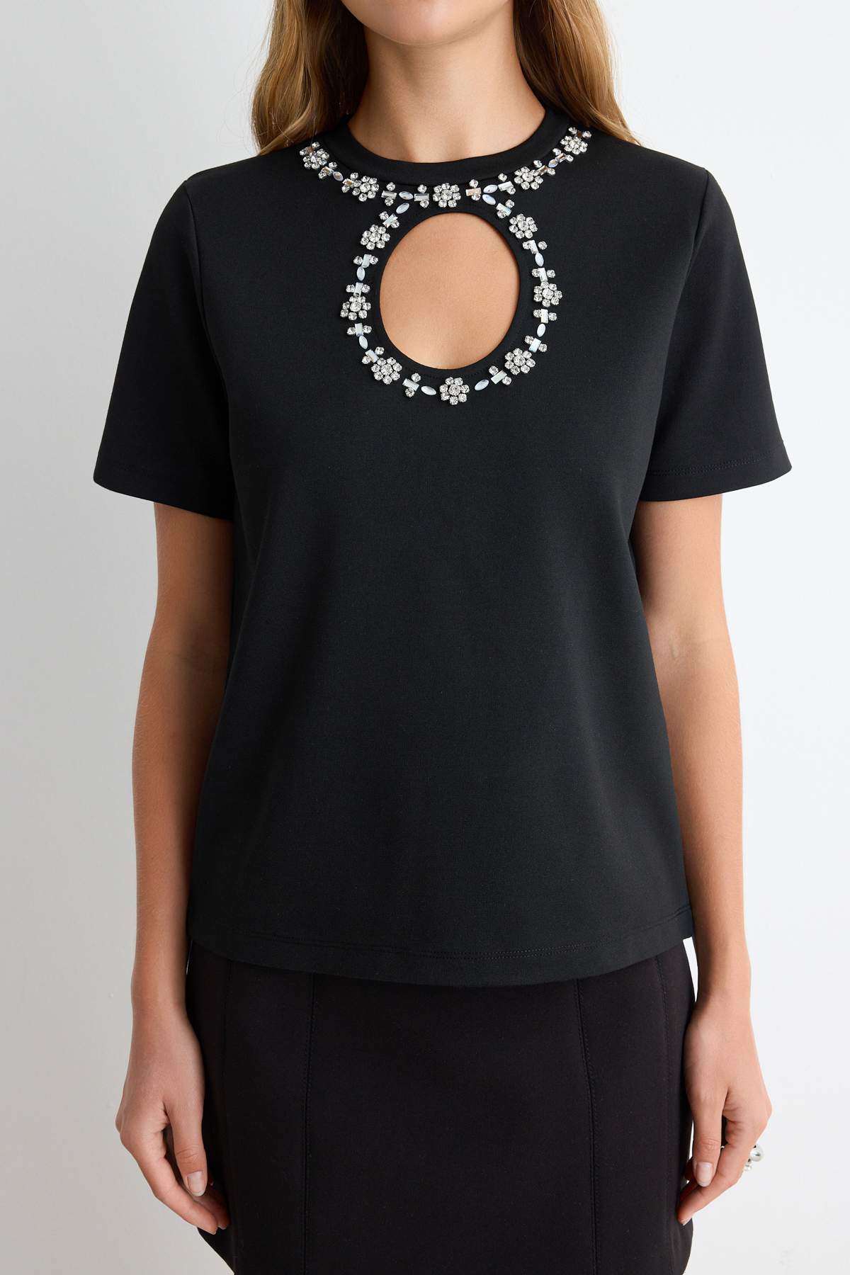 Accessory and Cut Out Detail Regular Fit Short Sleeve T-Shirt