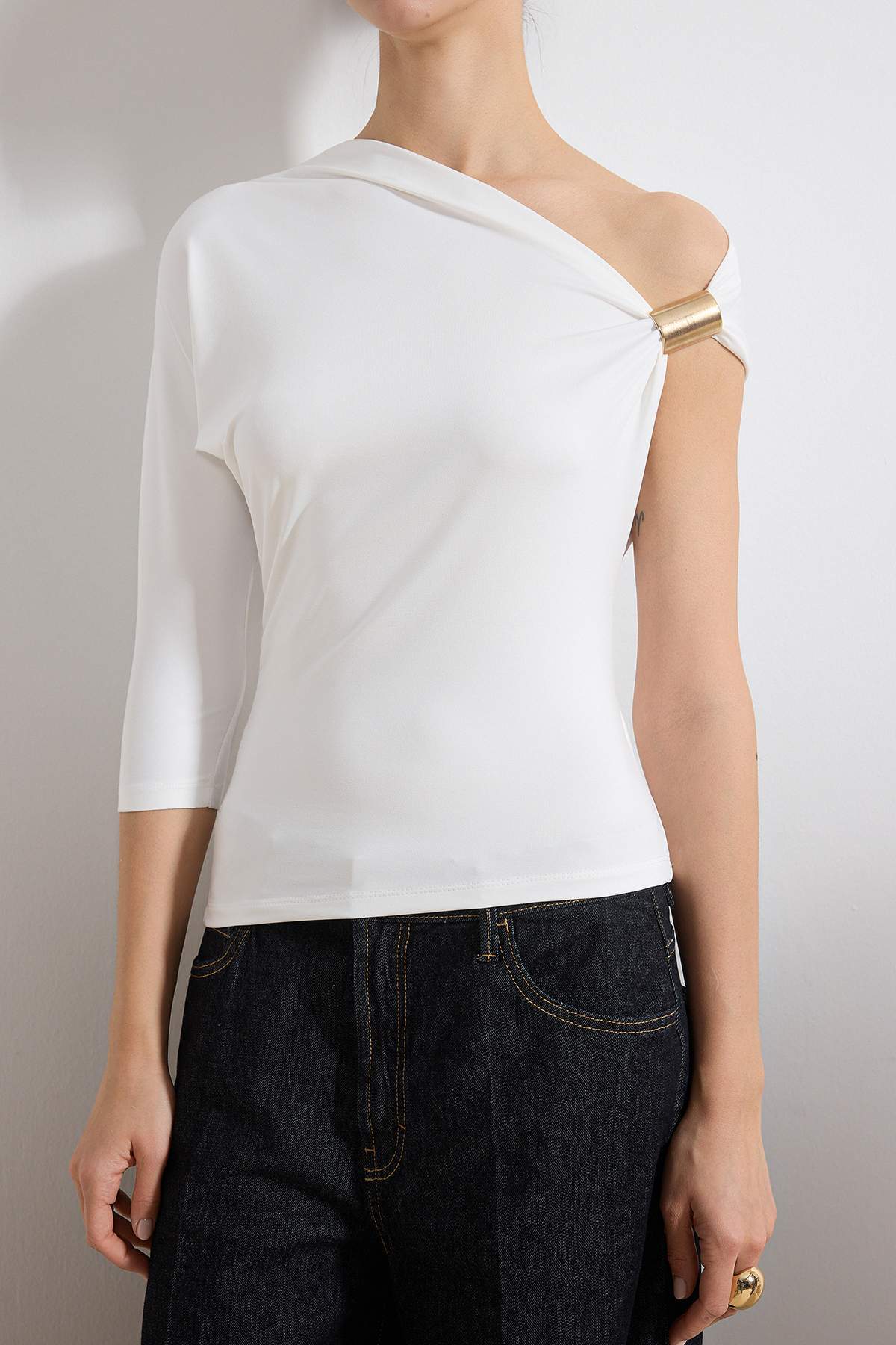 Asymmetric Neckline One Sleeve Fitted Blouse