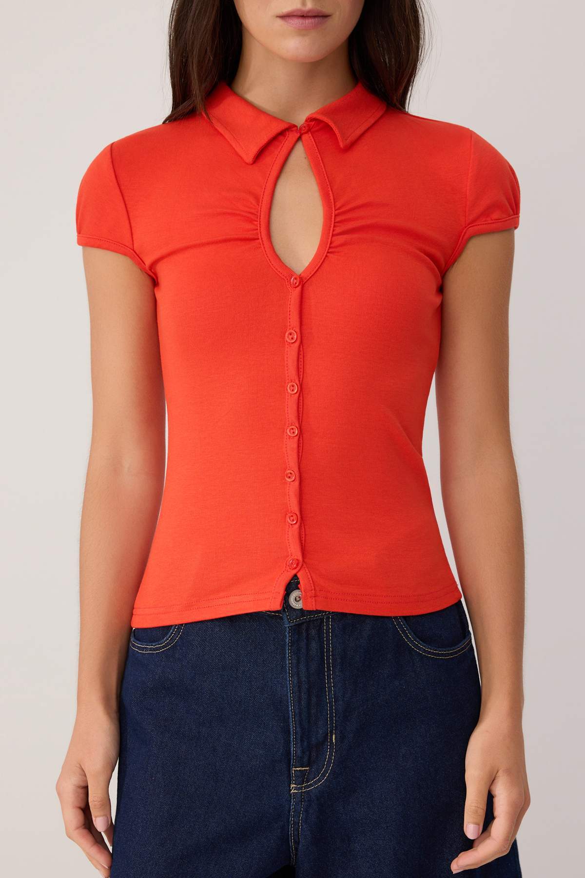 Keyhole Neck Short Sleeve Fitted Knit Blouse