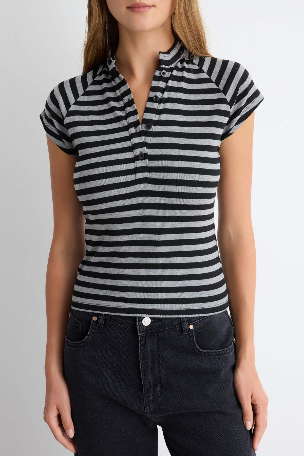 Fitted Mandarin Collar Raglan Short Sleeve Ribbed Blouse