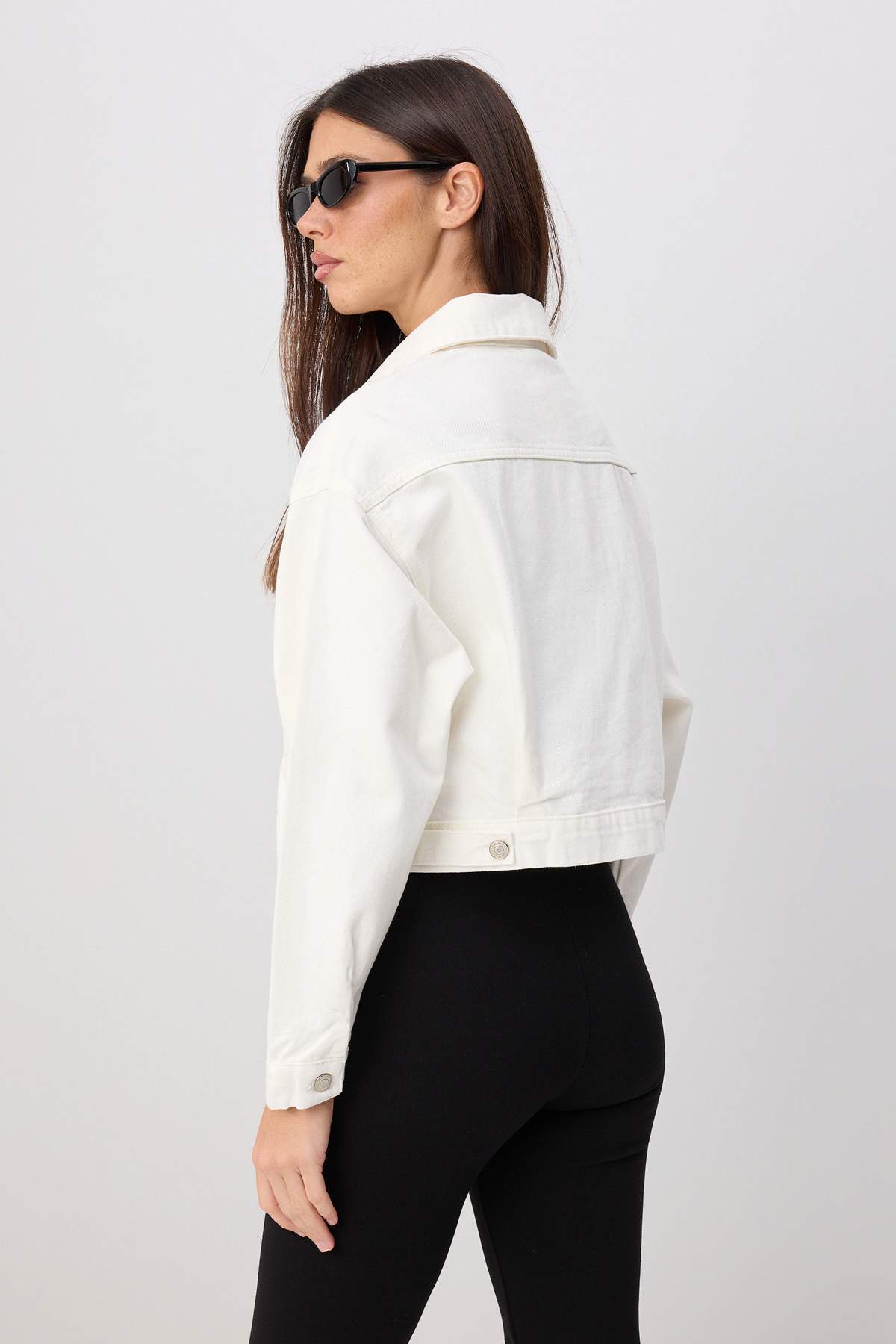 Collared Long Sleeve Crop Denim Jacket