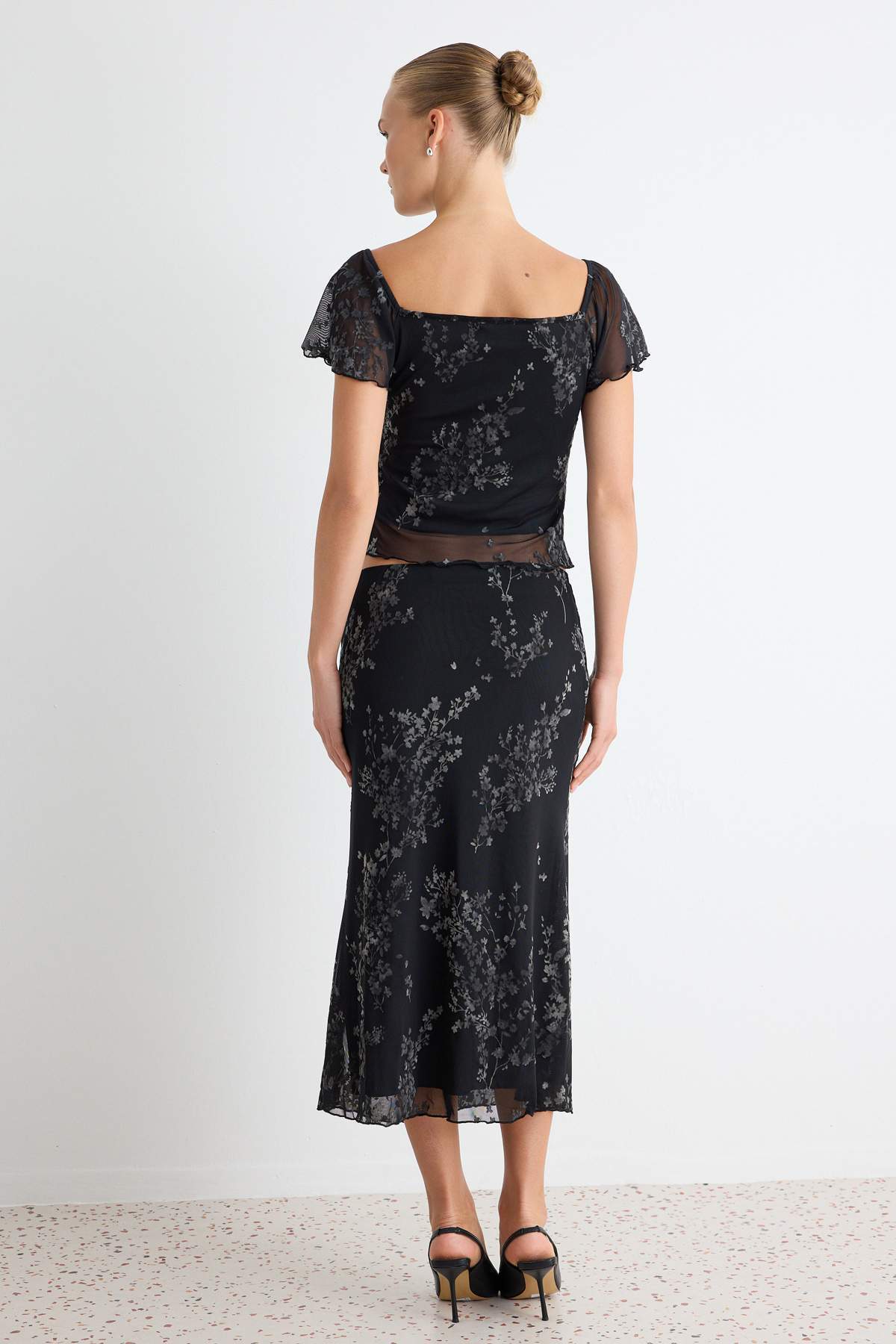 2-Piece Sweetheart Neck Tie Detail Fitted Midi Co-ord