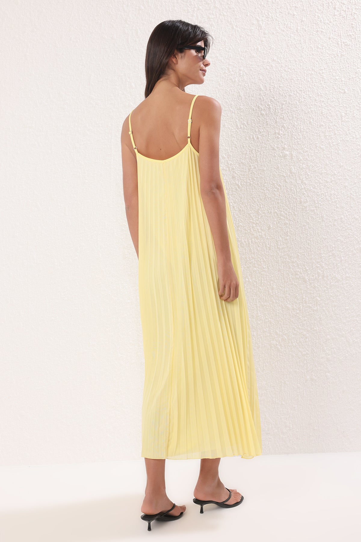 Halter Neck Sleeveless Pleated Maxi Dress