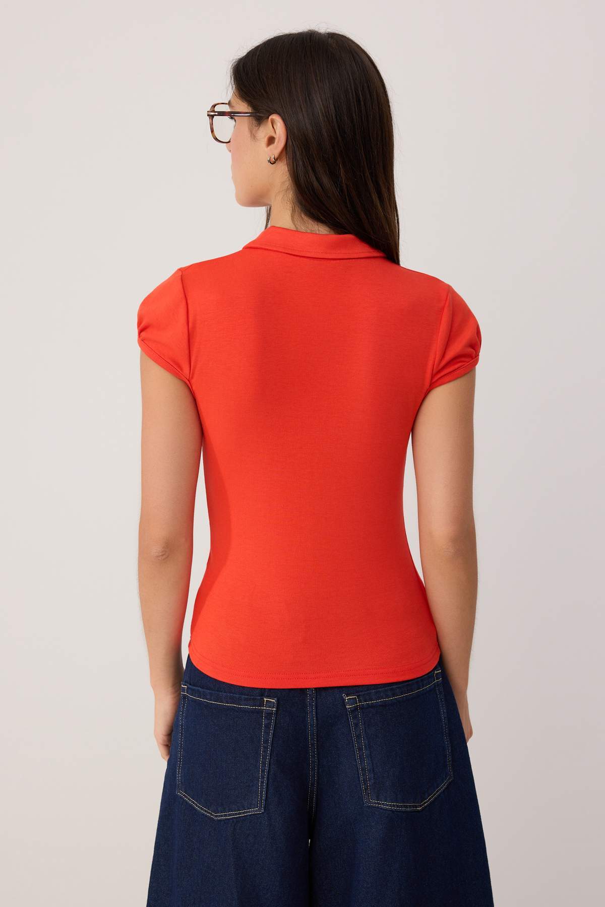 Keyhole Neck Short Sleeve Fitted Knit Blouse