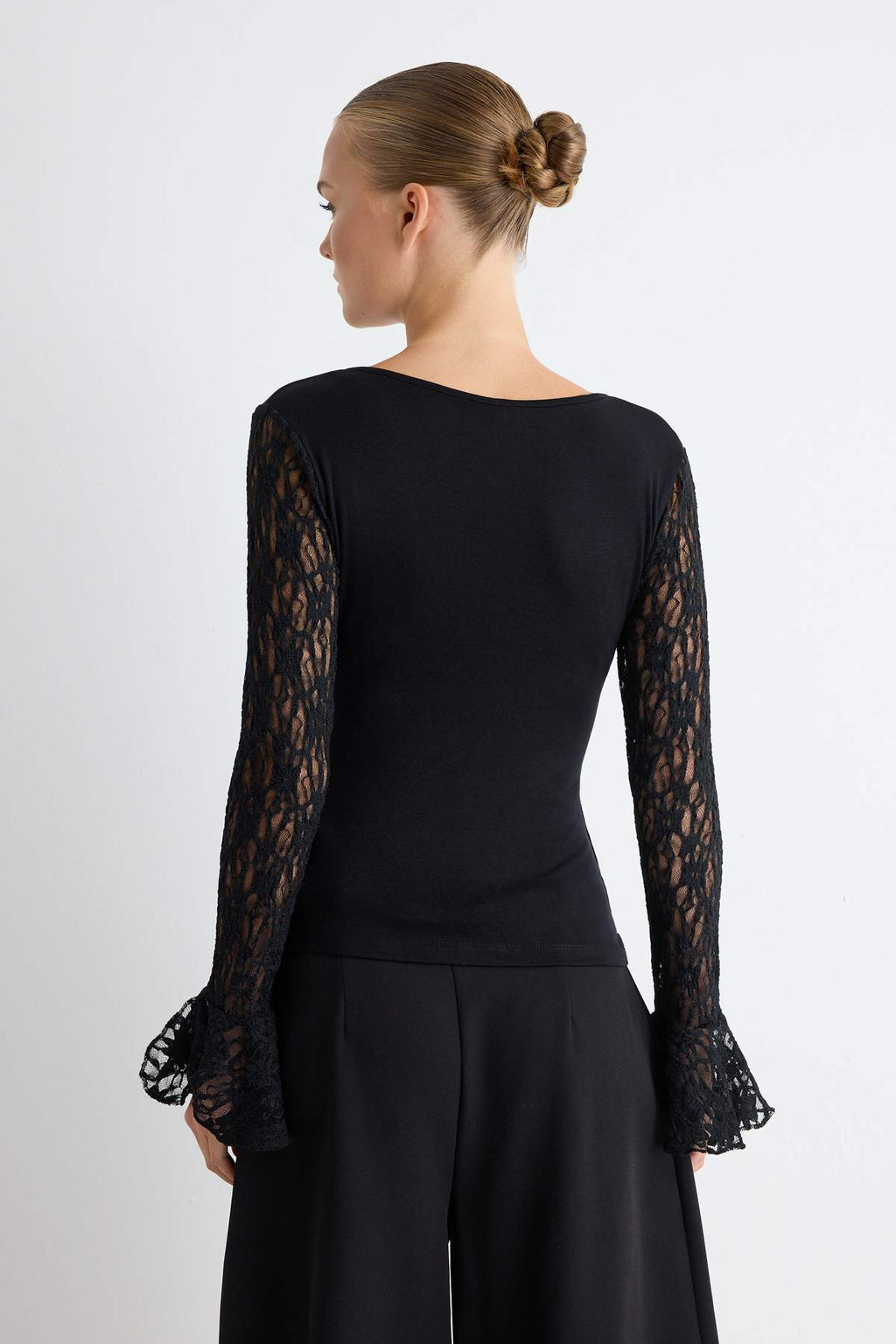 V Neck Long Sleeve Lace Detail Fitted Blouse