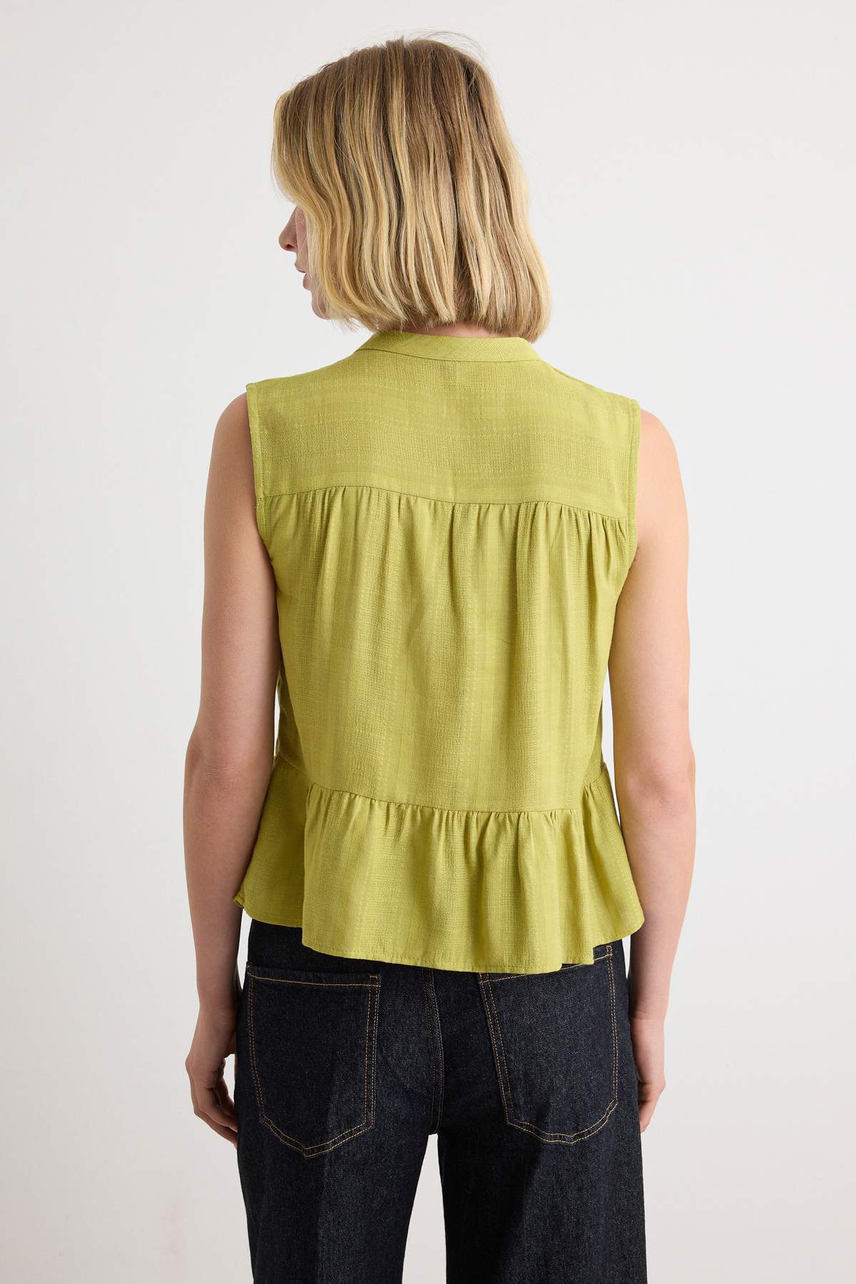 Sleeveless Mandarin Collar Relaxed Fit Shirt