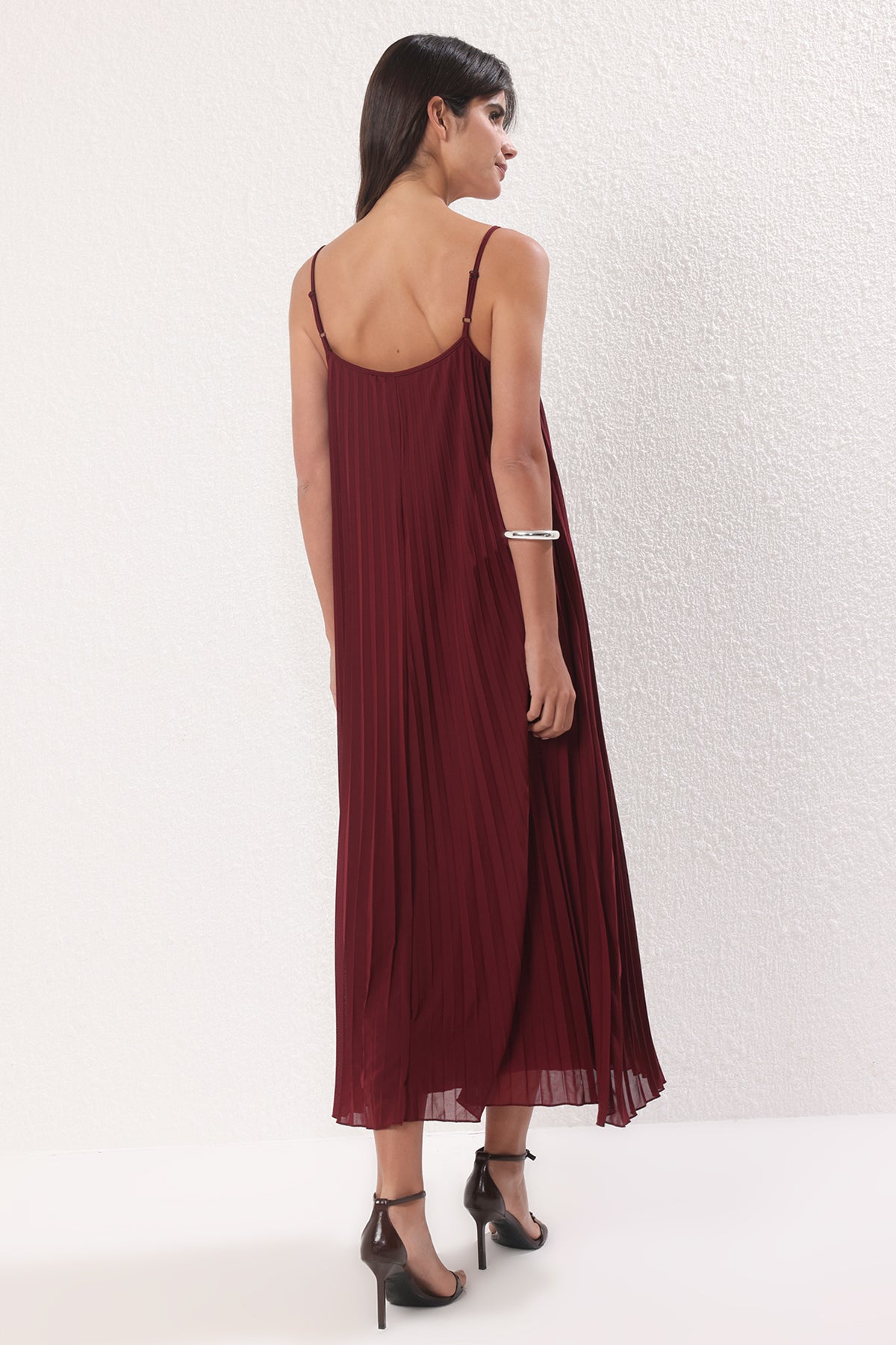 Halter Neck Sleeveless Pleated Maxi Dress