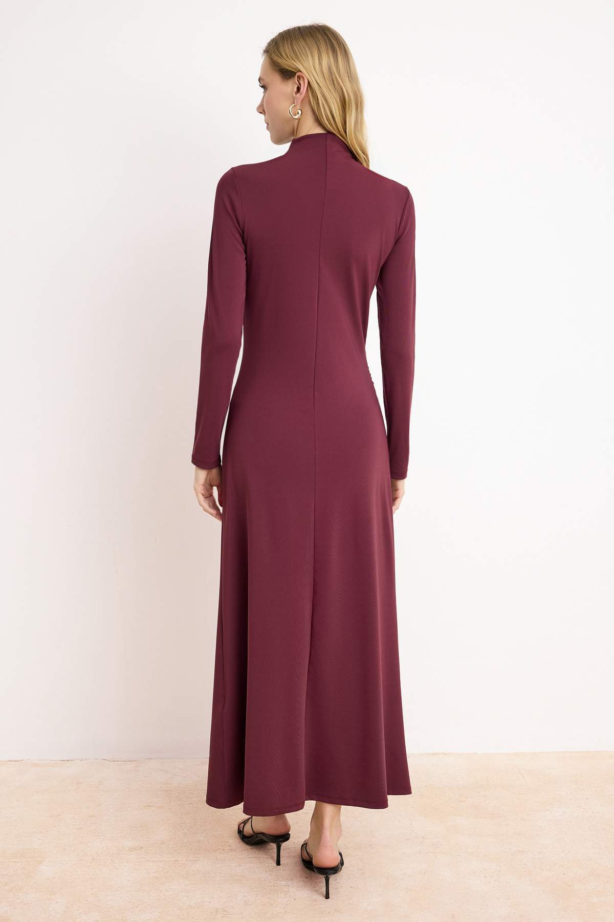 Round Neck Long Sleeve Ruched Detail Bodycon Maxi Dress