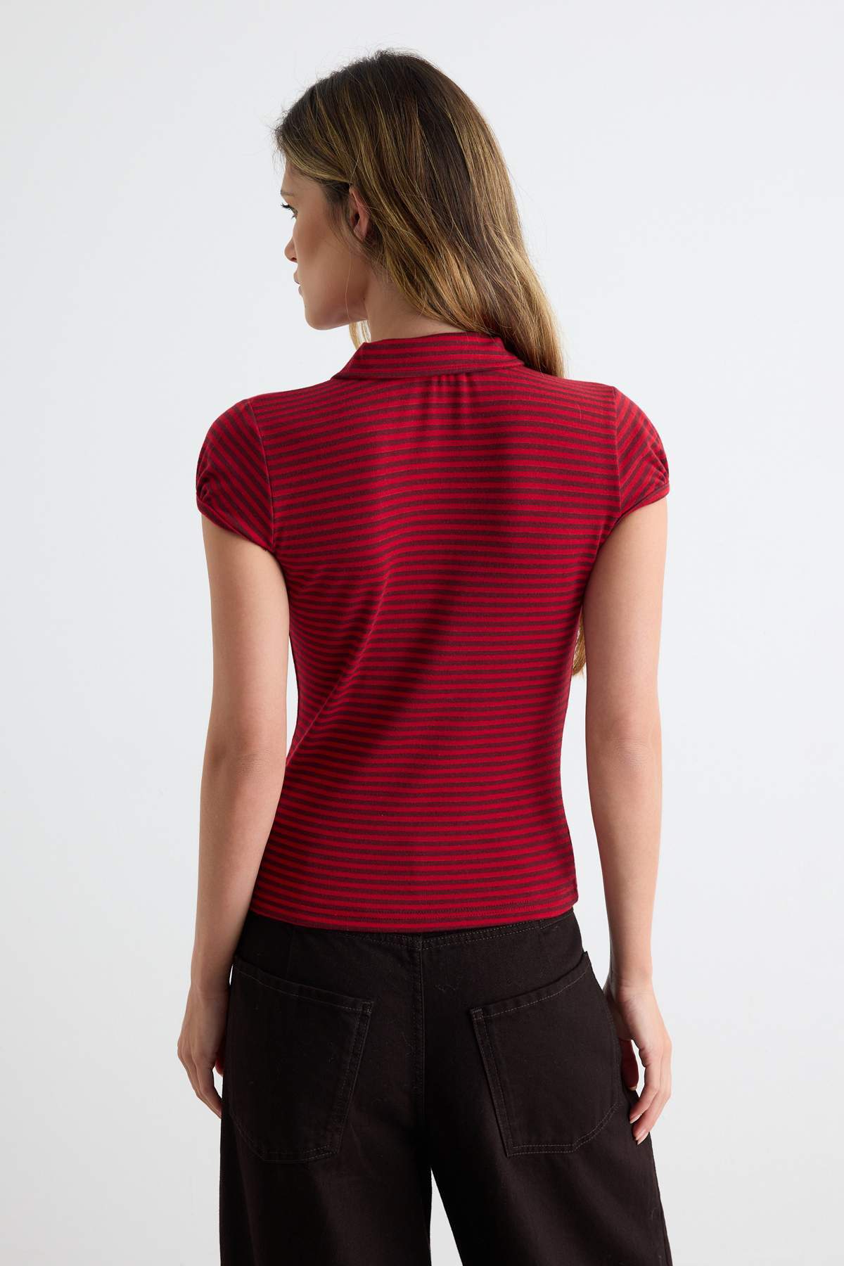 Keyhole Neck Short Sleeve Fitted Knit Blouse