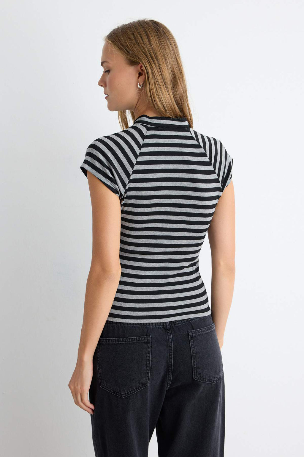 Fitted Mandarin Collar Raglan Short Sleeve Ribbed Blouse