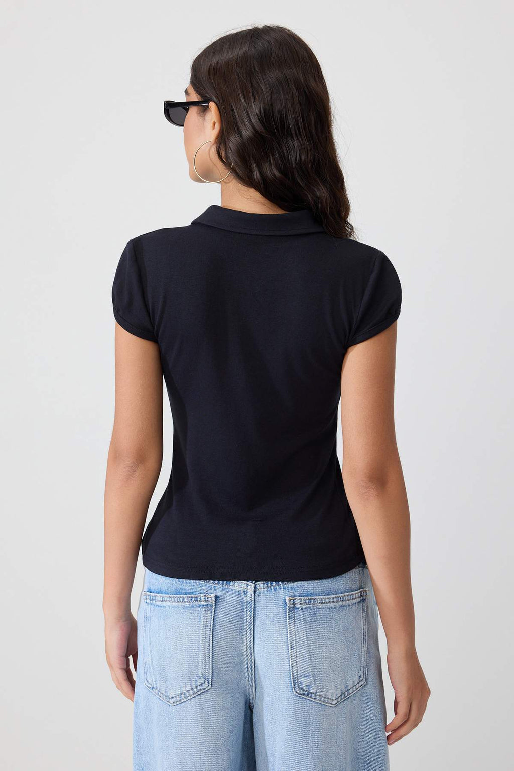 Keyhole Neck Short Sleeve Fitted Knit Blouse