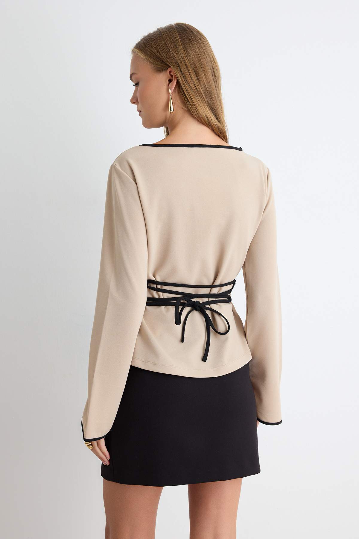 Fitted Boat Neck Spanish Sleeve Knitted Blouse