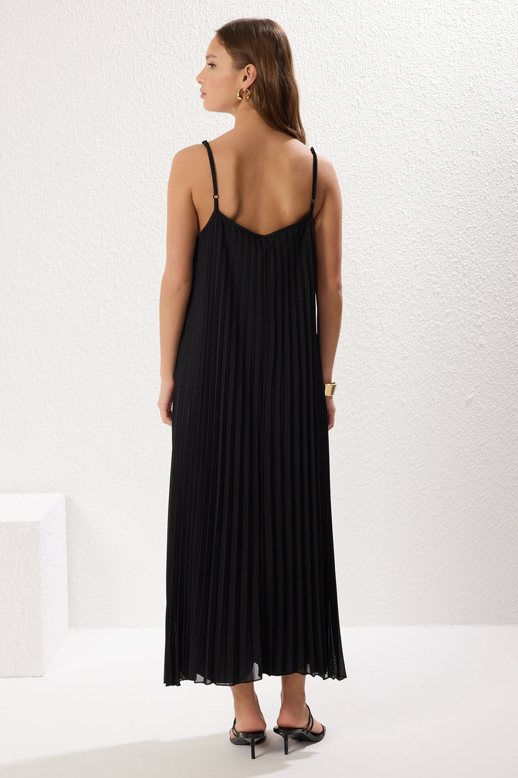 Halter Neck Sleeveless Pleated Maxi Dress