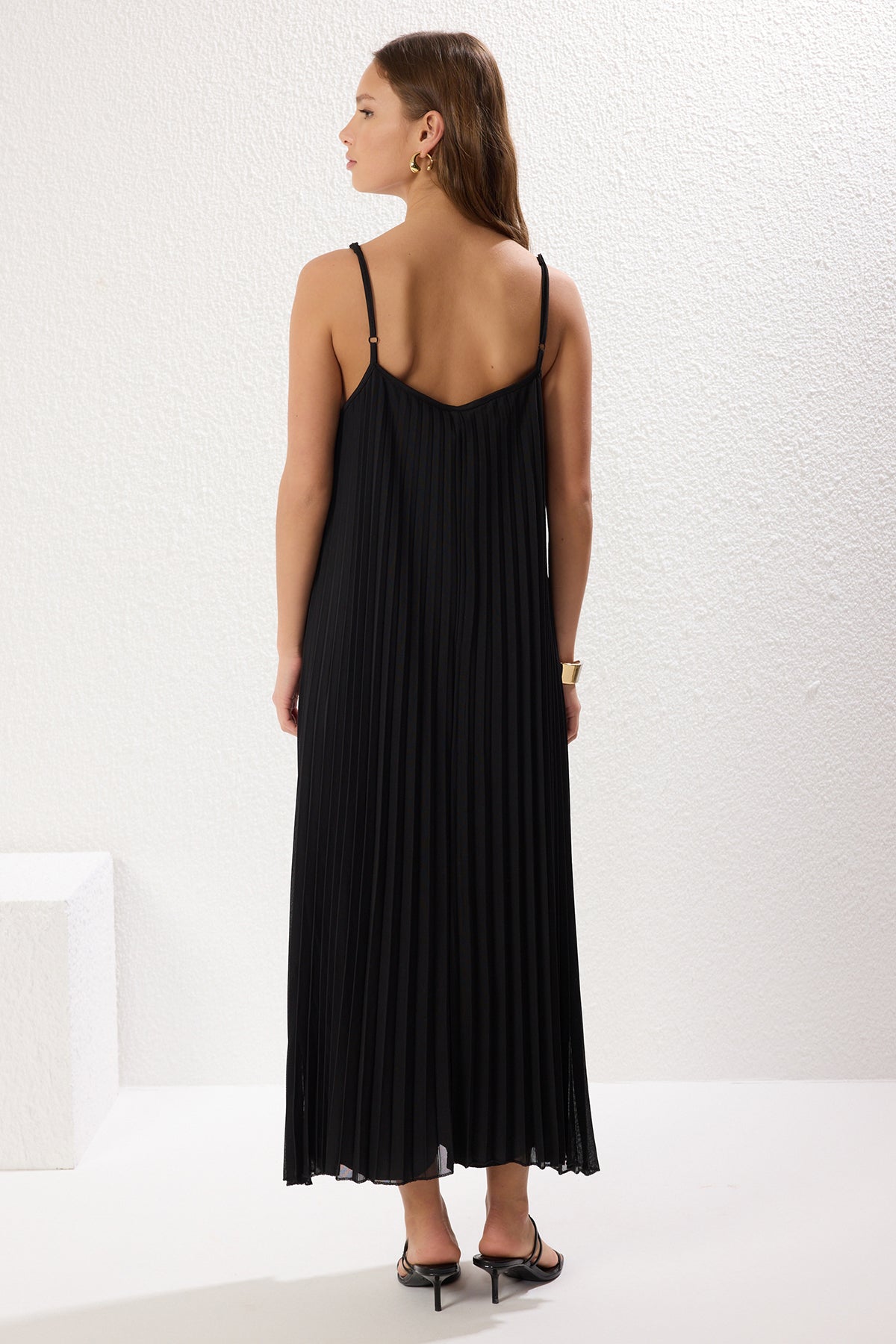 Halter Neck Sleeveless Pleated Maxi Dress
