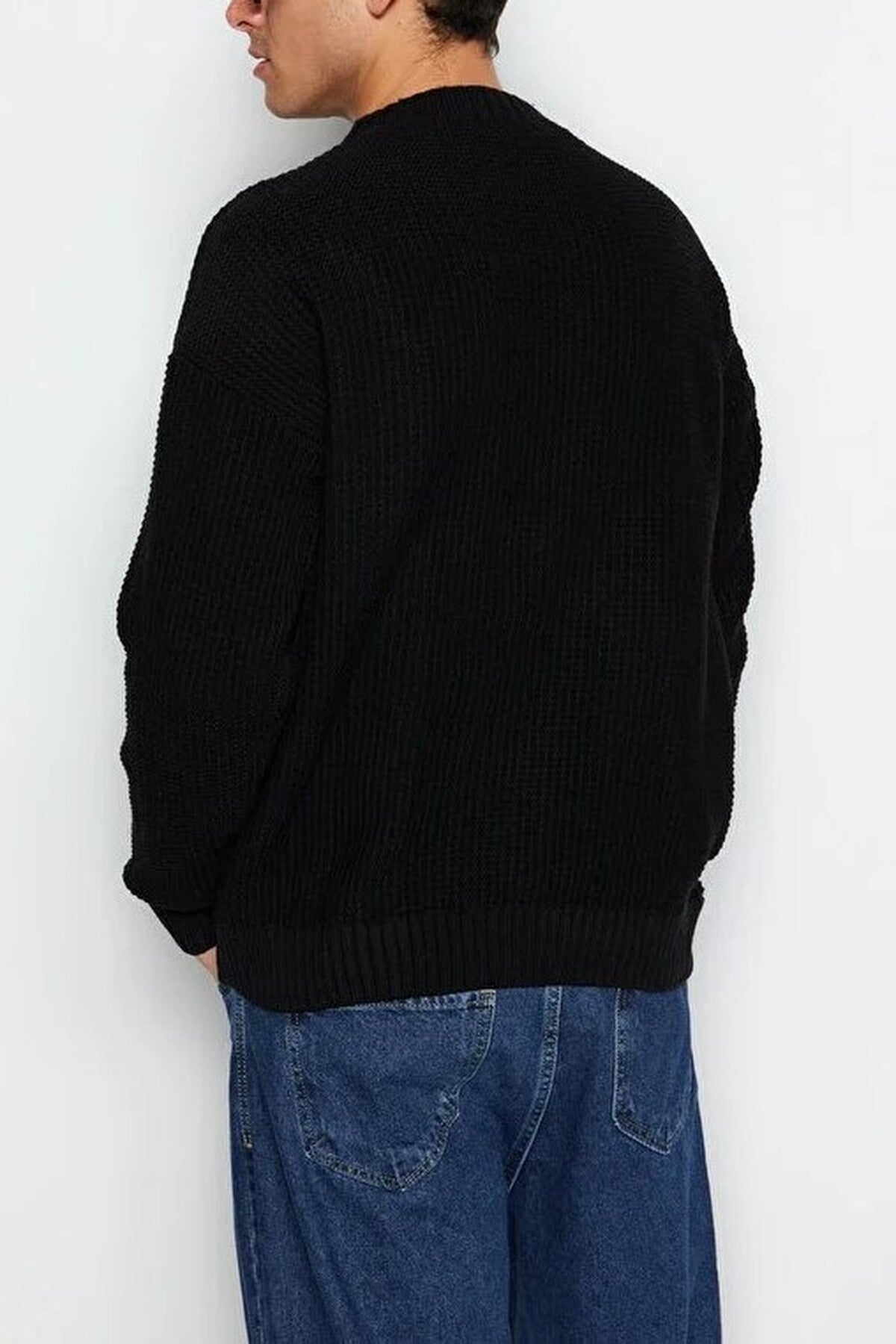 Crew Neck Embroidered Knit Sweater