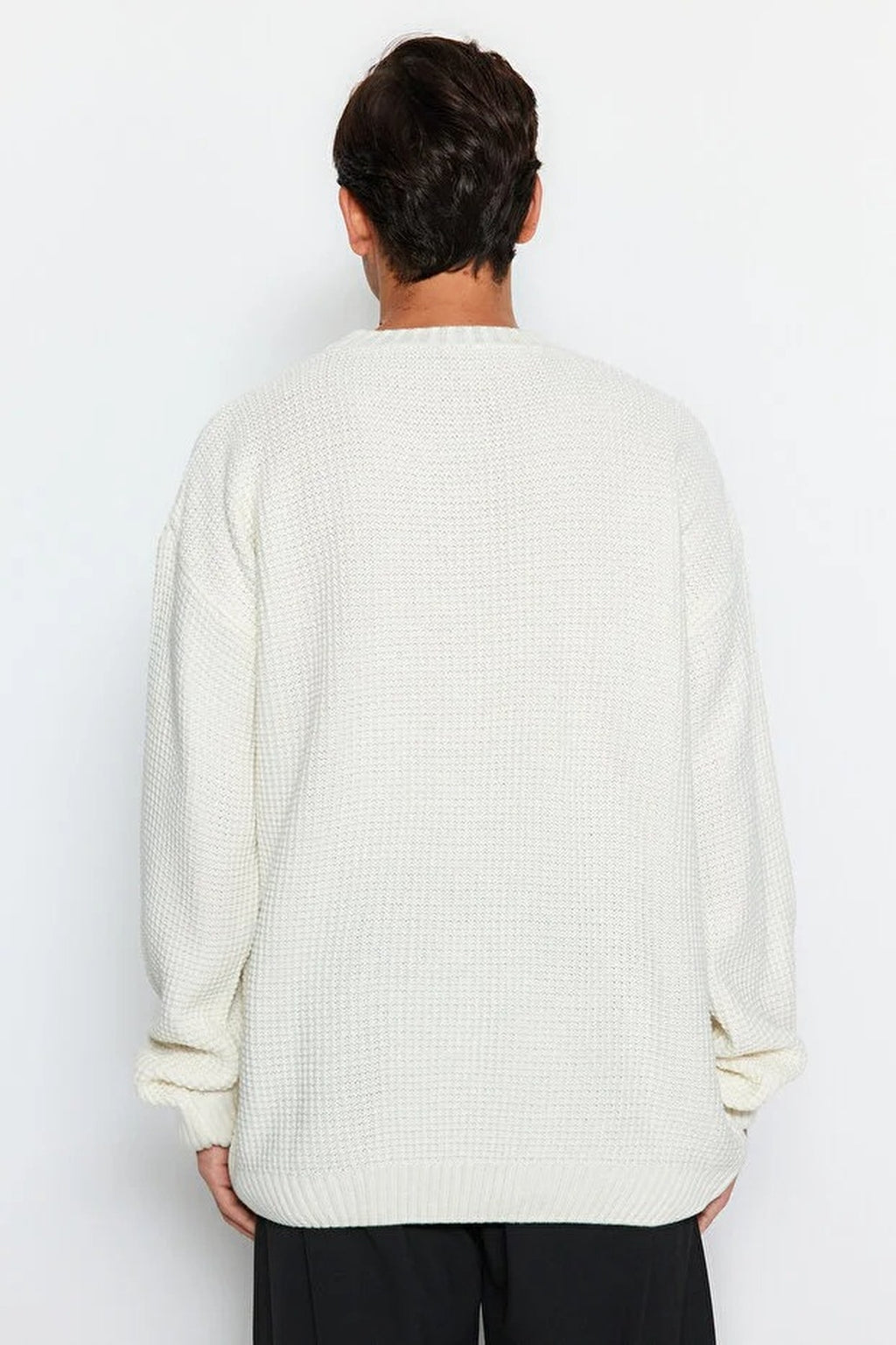 Crew Neck Embroidered Knit Sweater