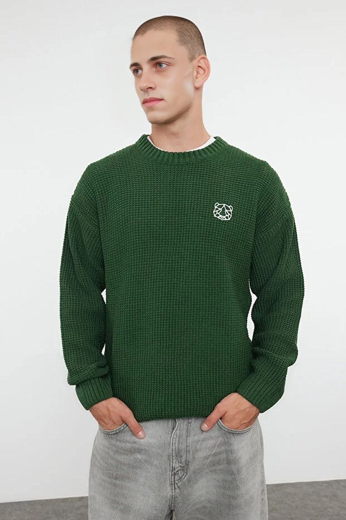 Crew Neck Embroidered Knit Sweater