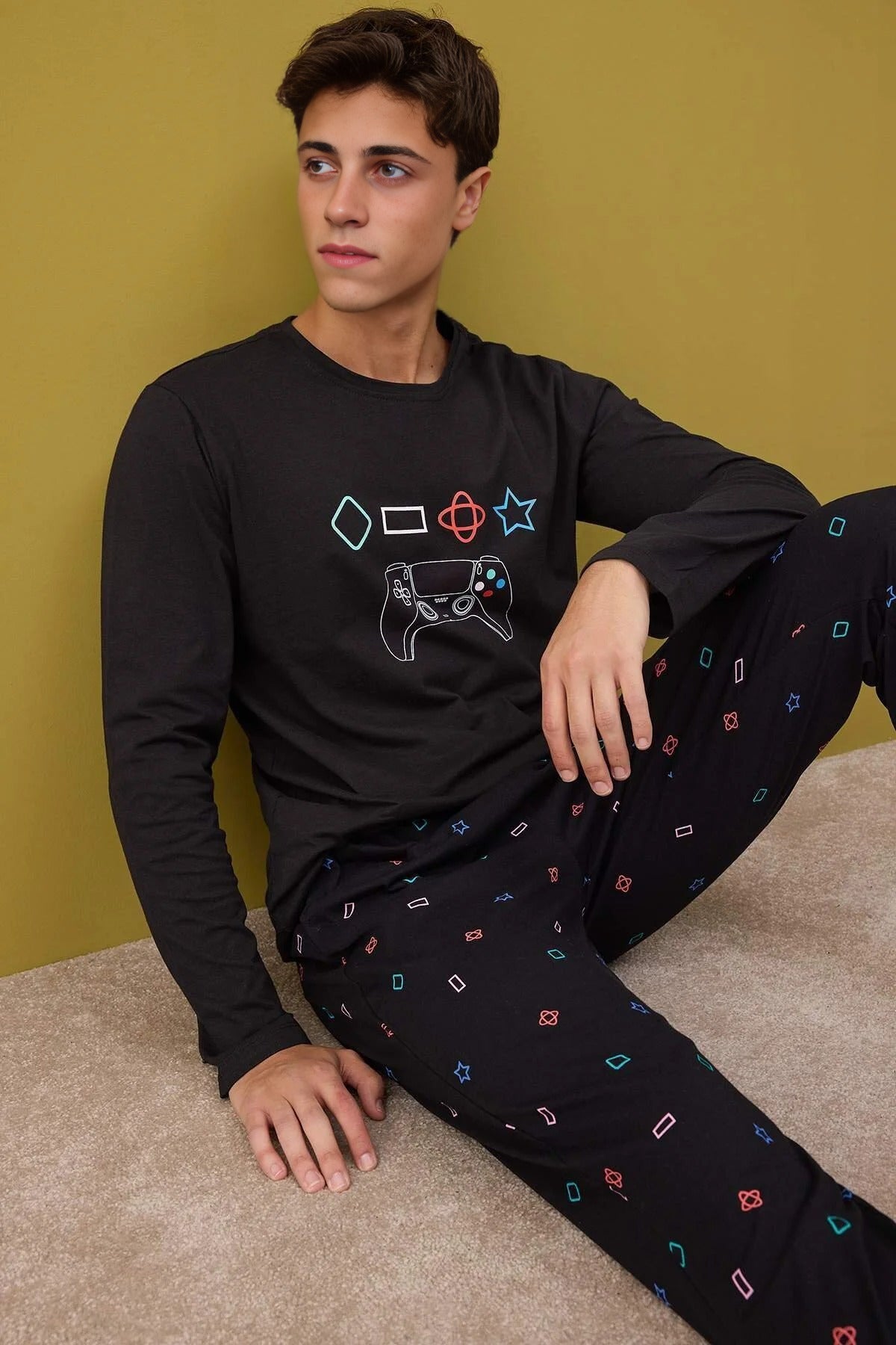 2-Piece Regular Fit Game Print Knit Pajama Set