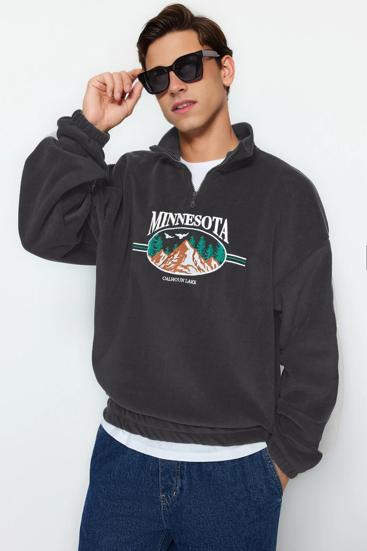 Stand Collar City Embroidery Anti-Pilling Fleece Sweatshirt