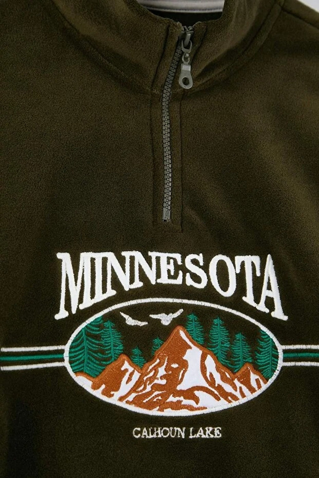 Stand Collar City Embroidery Anti-Pilling Fleece Sweatshirt