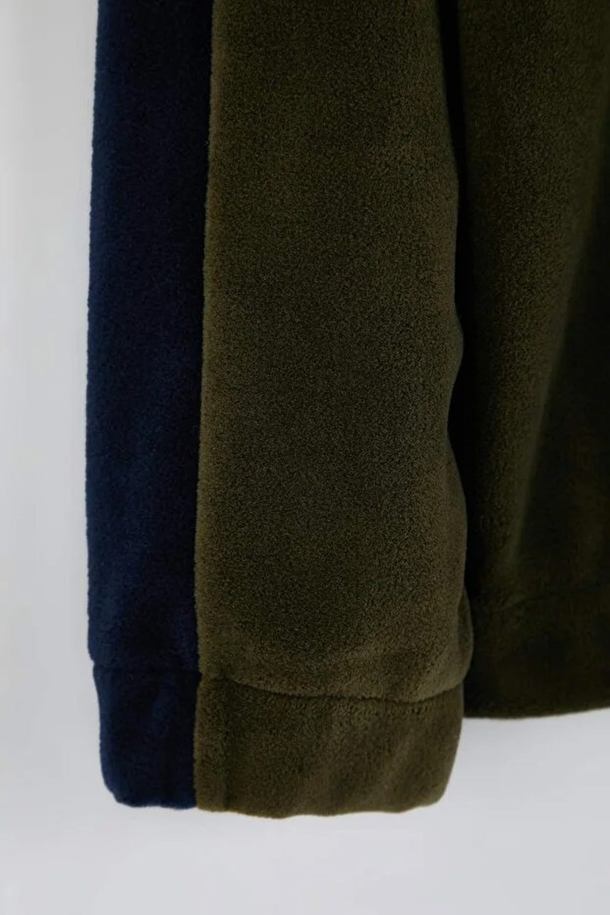 Stand Collar City Embroidery Anti-Pilling Fleece Sweatshirt