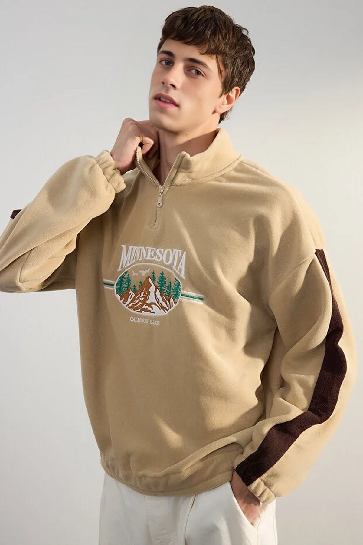 Stand Collar City Embroidery Anti-Pilling Fleece Sweatshirt