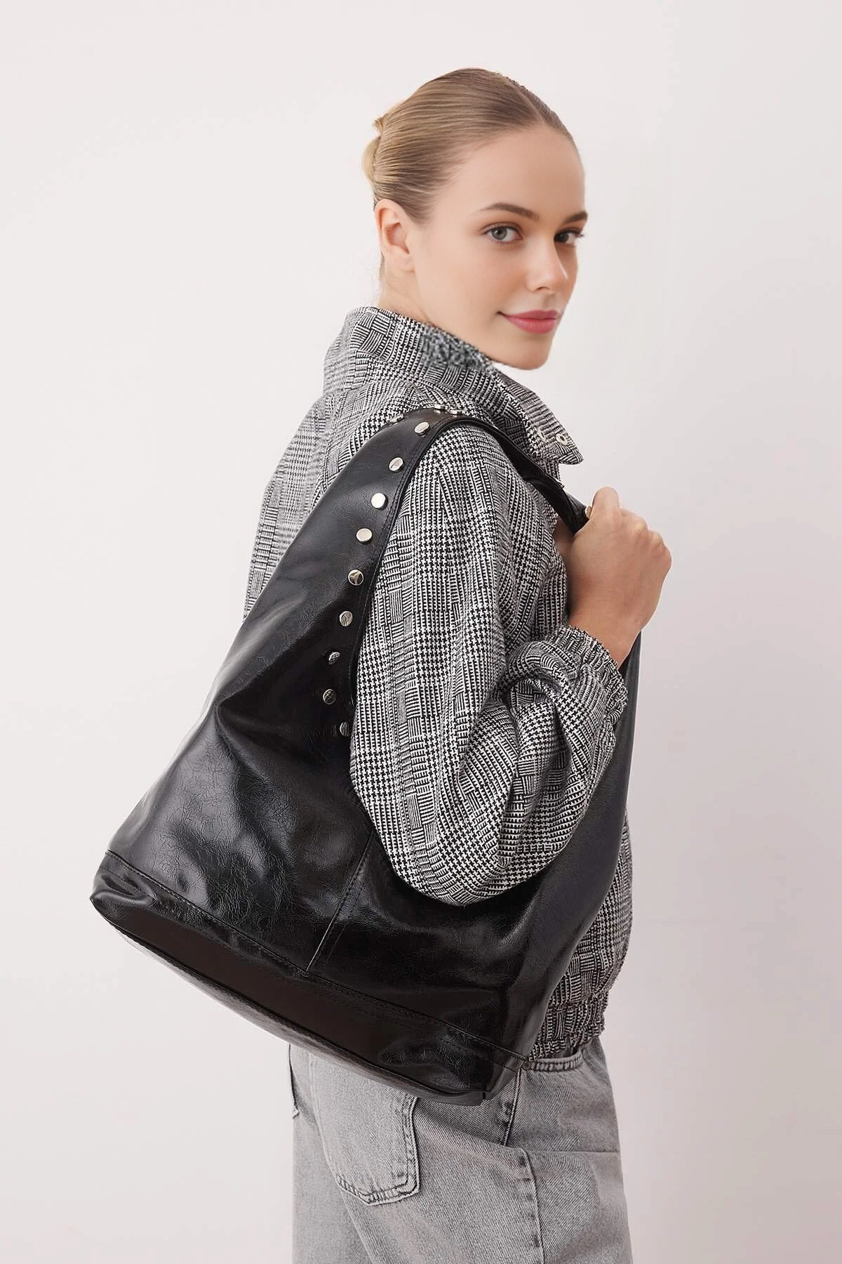 Oval Medium Shoulder Bag