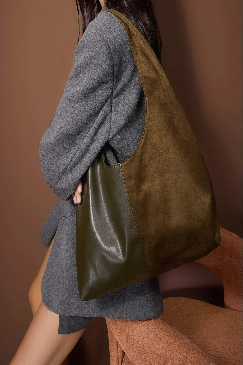 Contrasting Oval Women's Midi Shoulder Bag