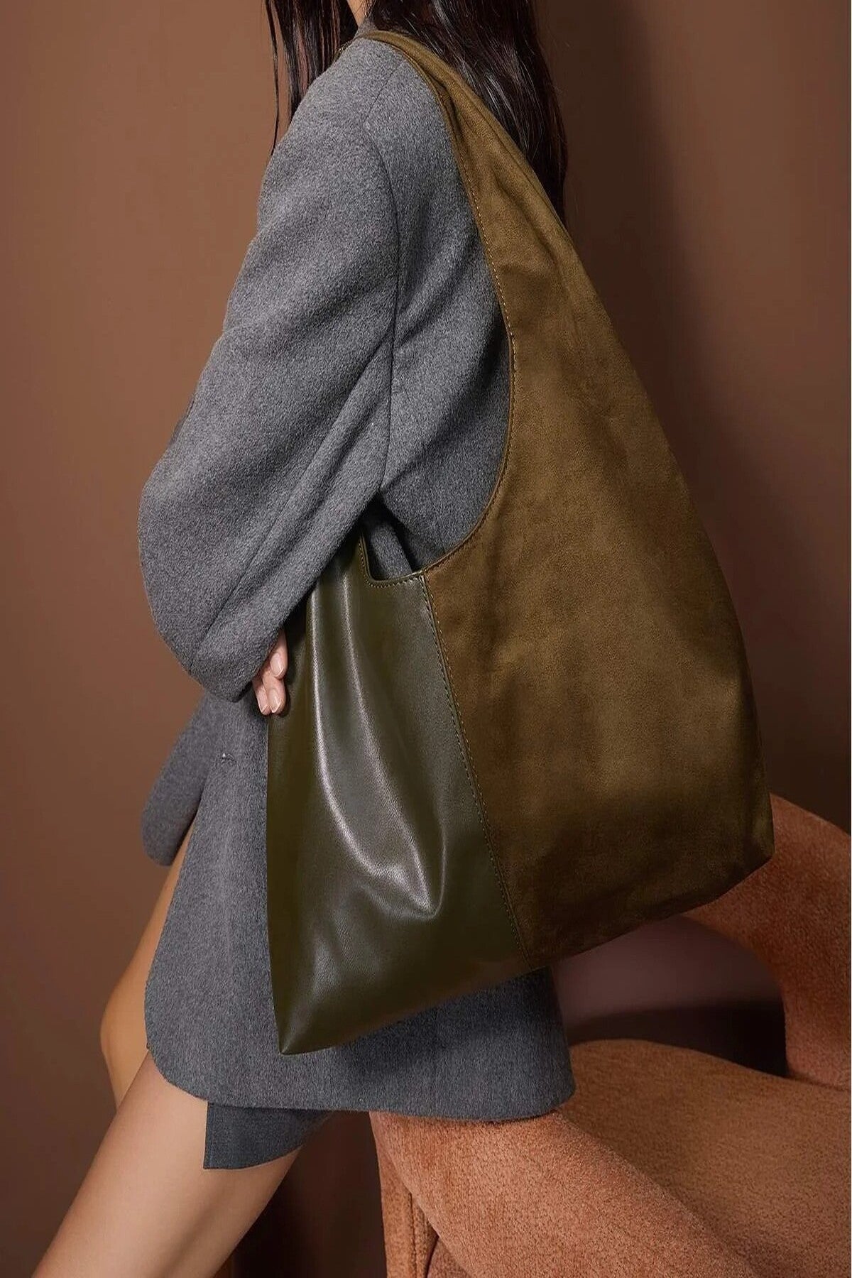 Contrasting Oval Women's Midi Shoulder Bag