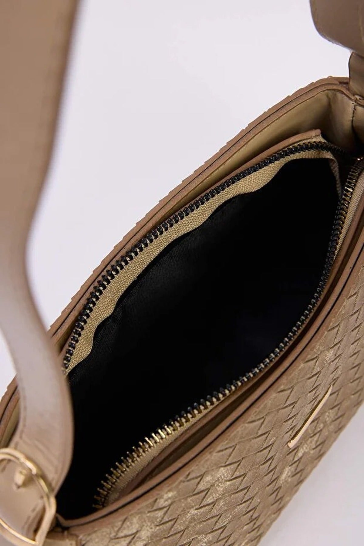 Textured Women's City Shoulder Bag