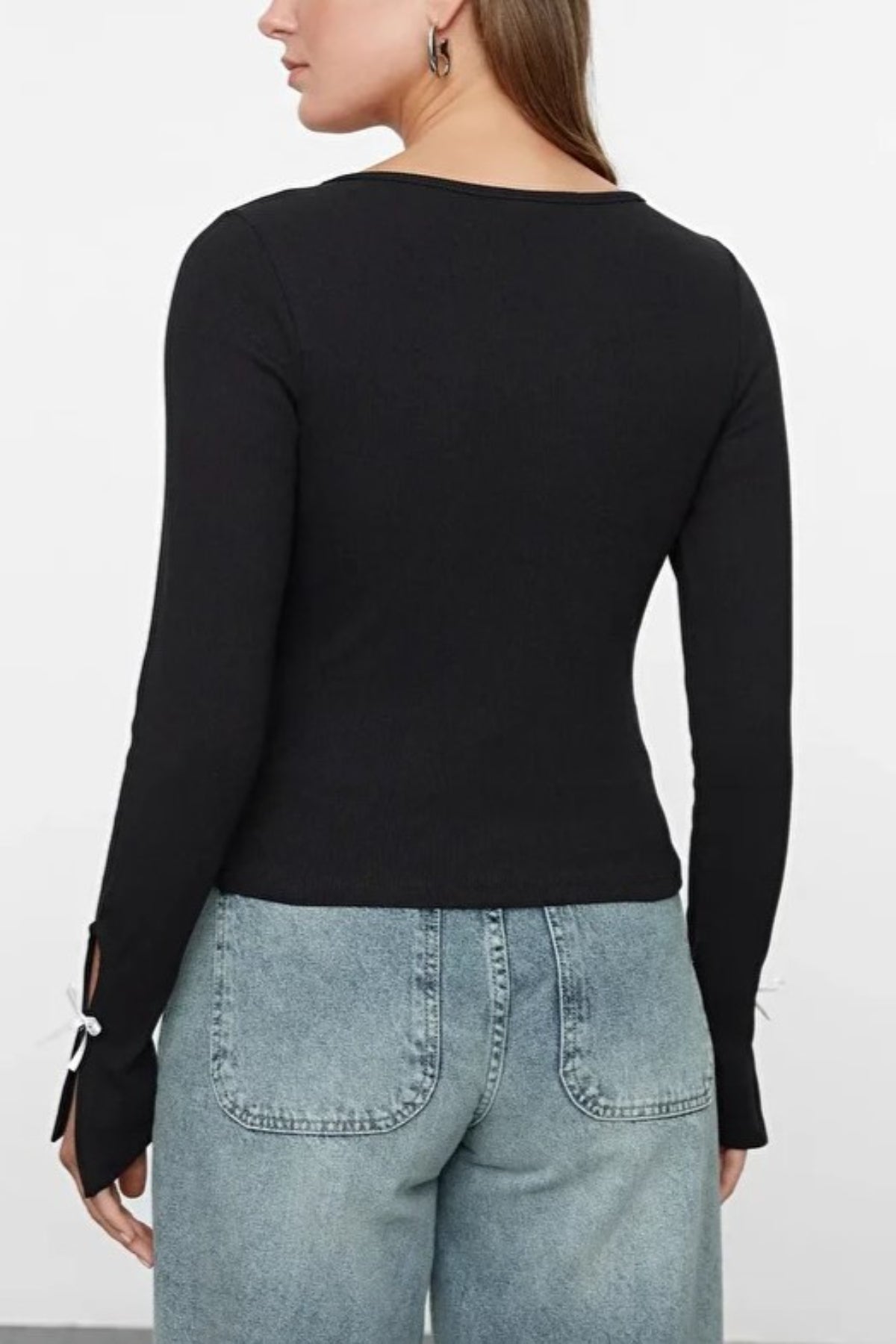 Crew Neck Knit Blouse with Bow and Cut Out Detailed
